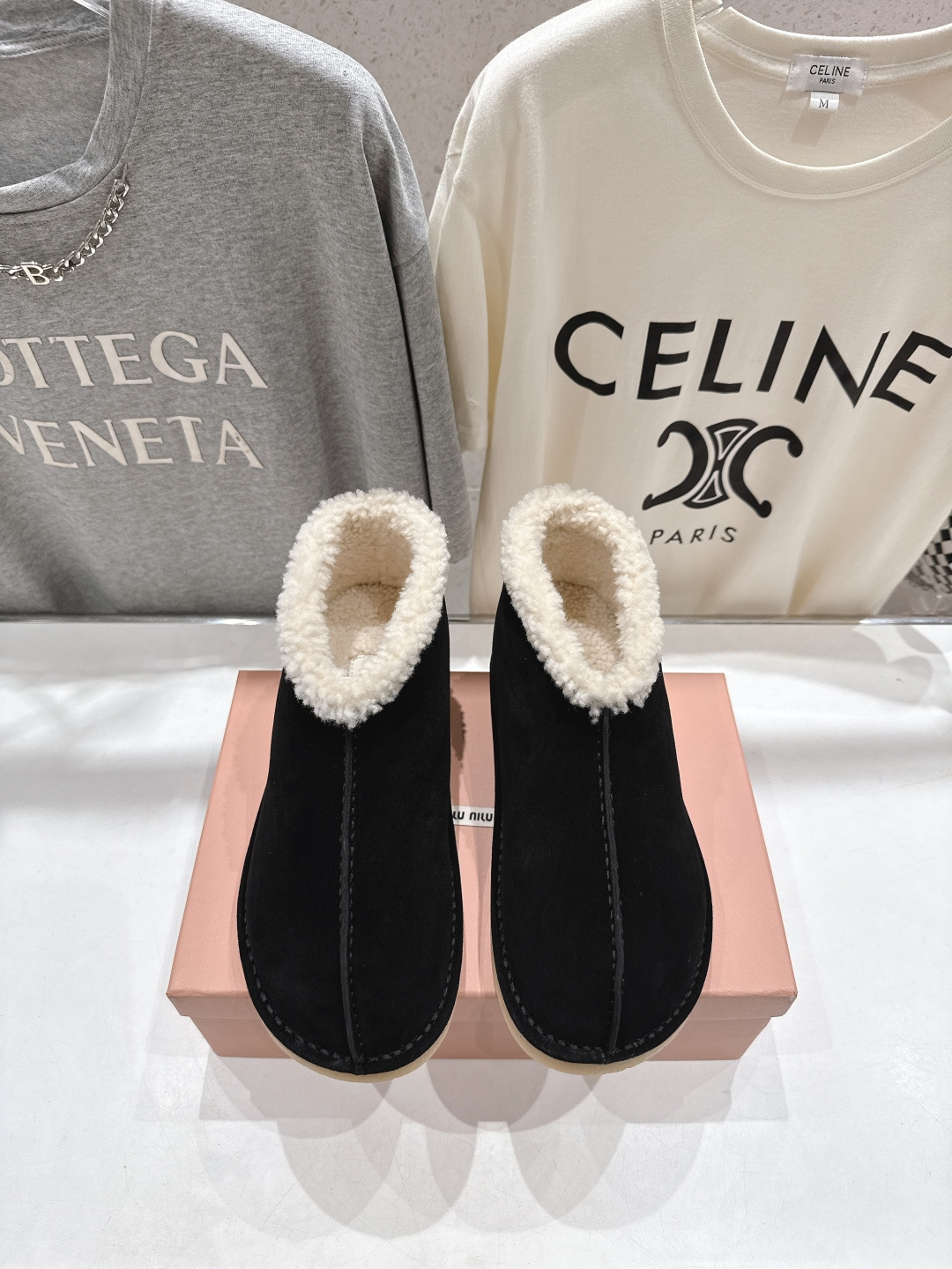 高版本出厂 MiuMiu/缪缪F033 2025ss秋冬走秀款·羊毛小短靴雪地靴毛毛鞋经常出现在各大时装