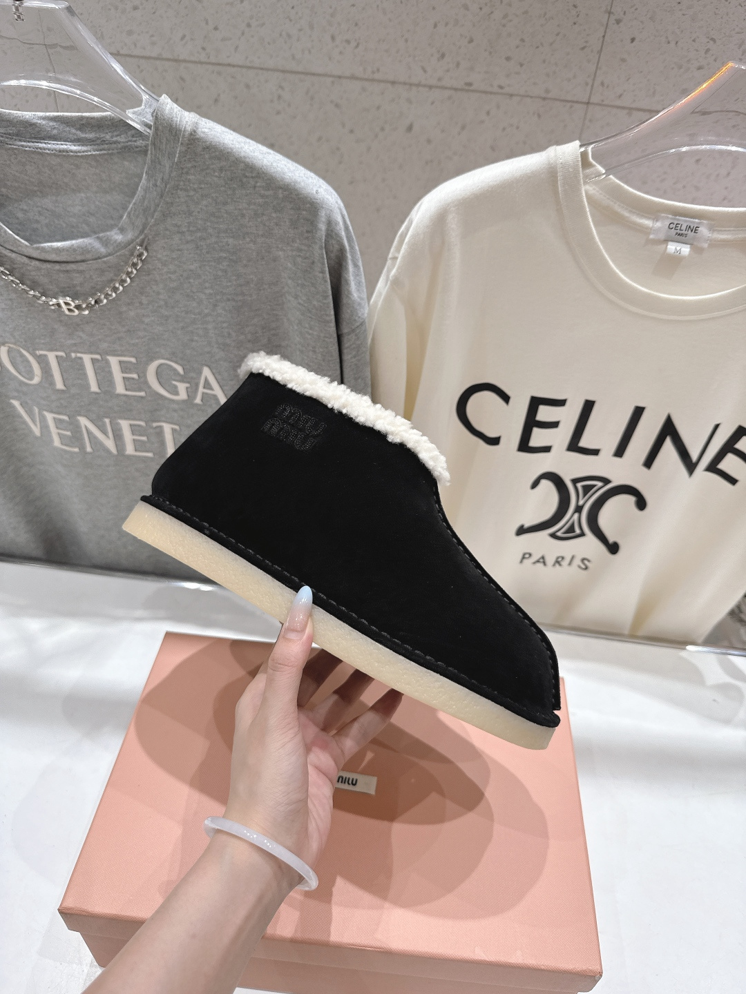 高版本出厂 MiuMiu/缪缪F033 2025ss秋冬走秀款·羊毛小短靴雪地靴毛毛鞋经常出现在各大时装