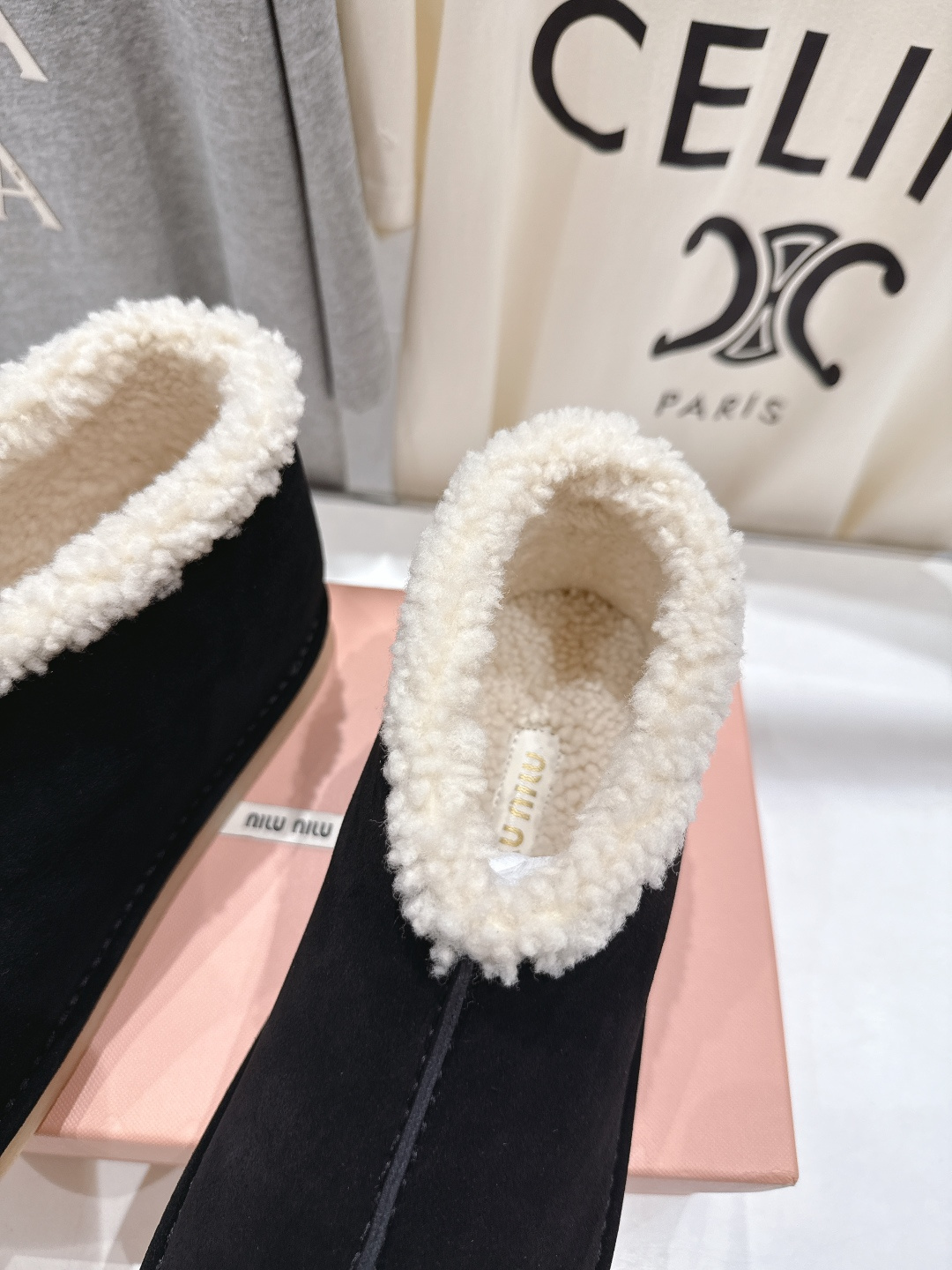 高版本出厂 MiuMiu/缪缪F033 2025ss秋冬走秀款·羊毛小短靴雪地靴毛毛鞋经常出现在各大时装