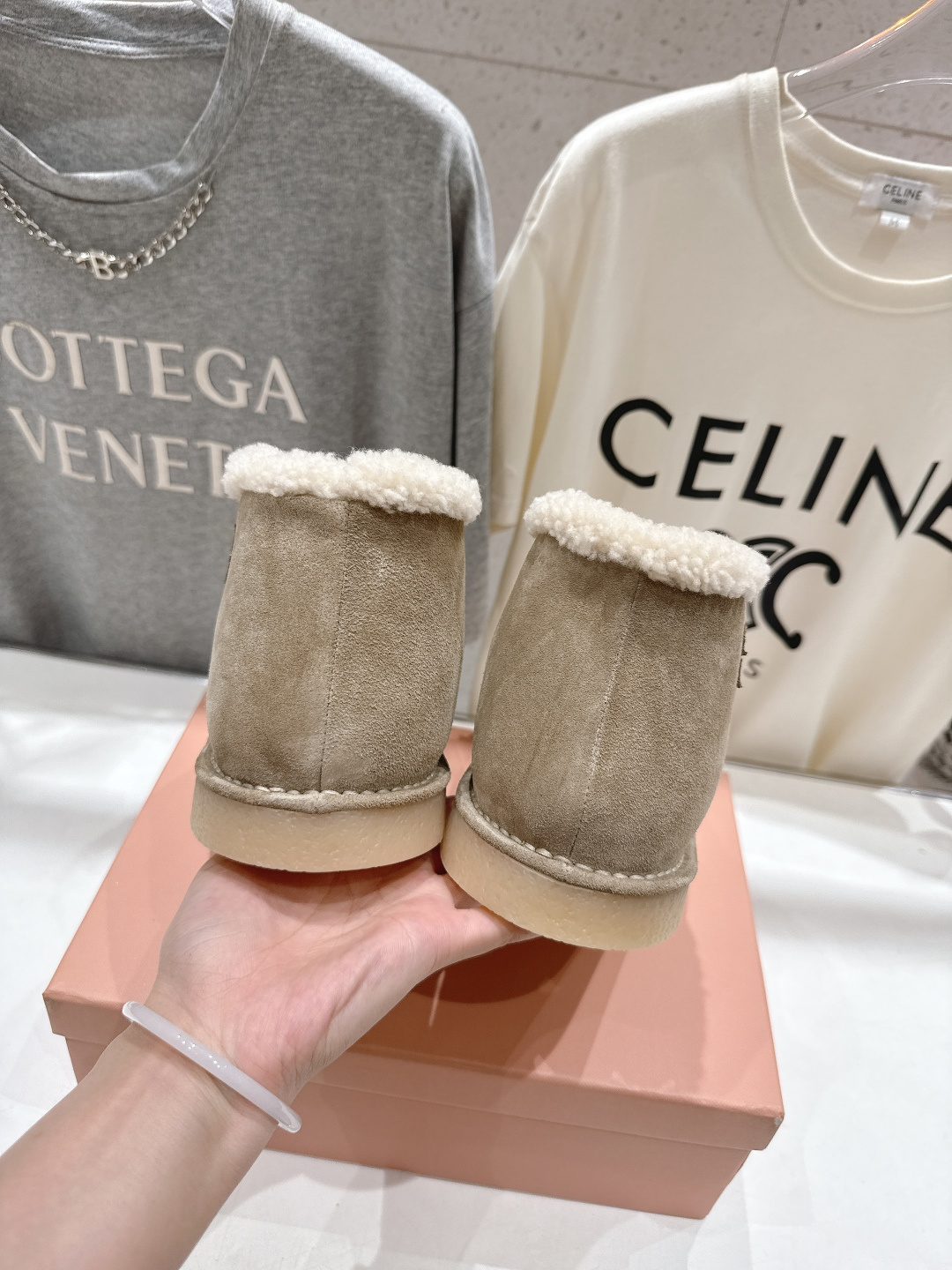 高版本出厂 MiuMiu/缪缪F033 2025ss秋冬走秀款·羊毛小短靴雪地靴毛毛鞋经常出现在各大时装