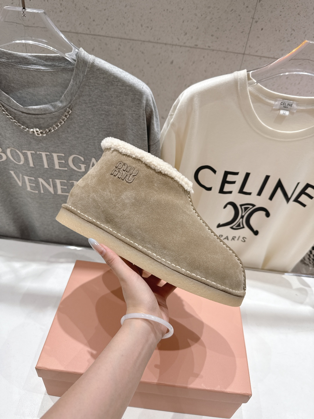 高版本出厂 MiuMiu/缪缪F033 2025ss秋冬走秀款·羊毛小短靴雪地靴毛毛鞋经常出现在各大时装