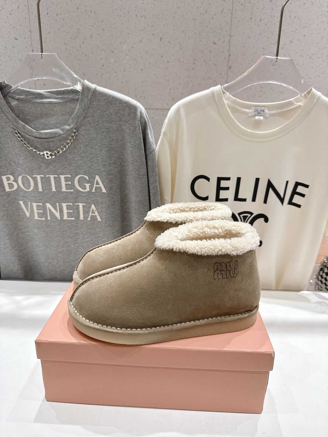 高版本出厂 MiuMiu/缪缪F033 2025ss秋冬走秀款·羊毛小短靴雪地靴毛毛鞋经常出现在各大时装