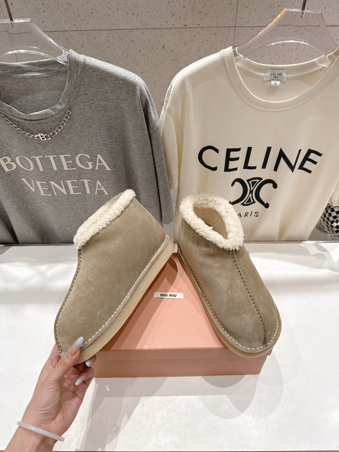 高版本出厂 MiuMiu/缪缪F033 2025ss秋冬走秀款·羊毛小短靴雪地靴毛毛鞋经常出现在各大时装