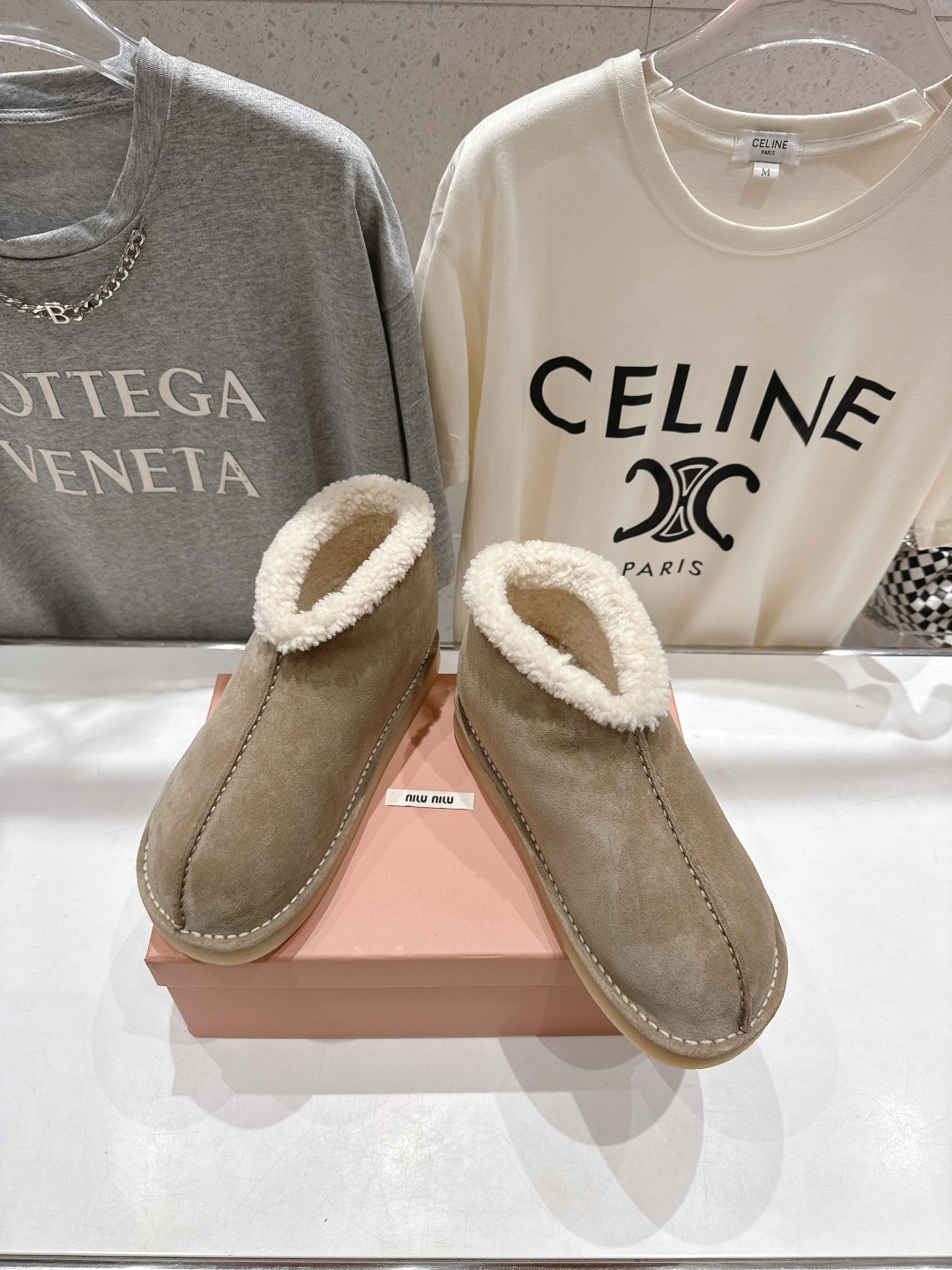 高版本出厂 MiuMiu/缪缪F033 2025ss秋冬走秀款·羊毛小短靴雪地靴毛毛鞋经常出现在各大时装