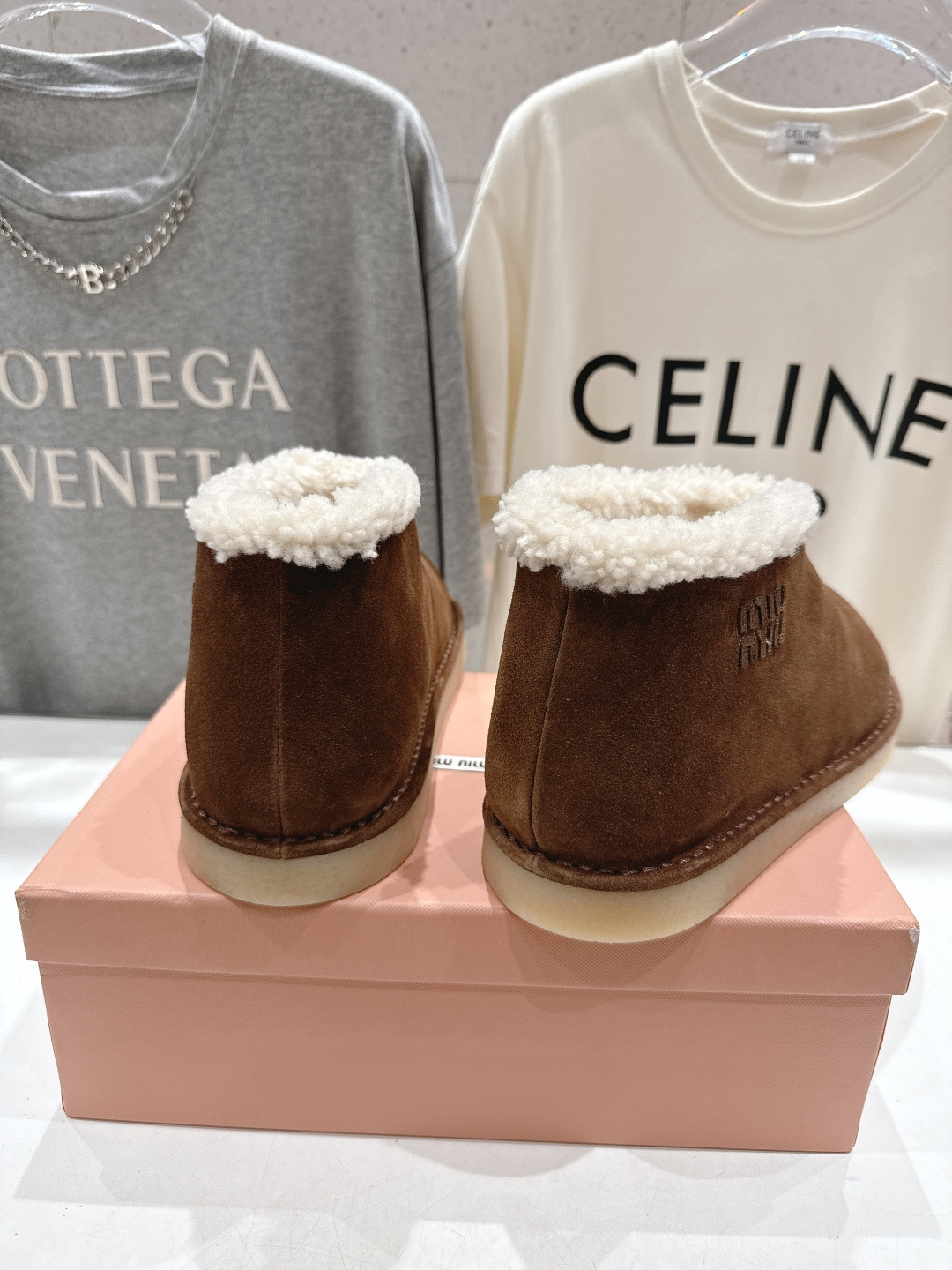 高版本出厂 MiuMiu/缪缪F033 2025ss秋冬走秀款·羊毛小短靴雪地靴毛毛鞋经常出现在各大时装