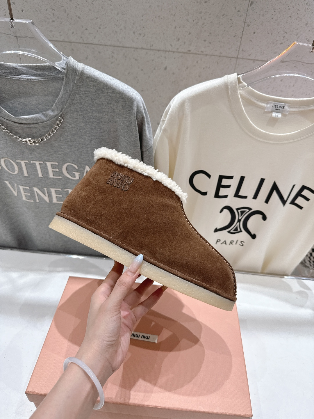 高版本出厂 MiuMiu/缪缪F033 2025ss秋冬走秀款·羊毛小短靴雪地靴毛毛鞋经常出现在各大时装