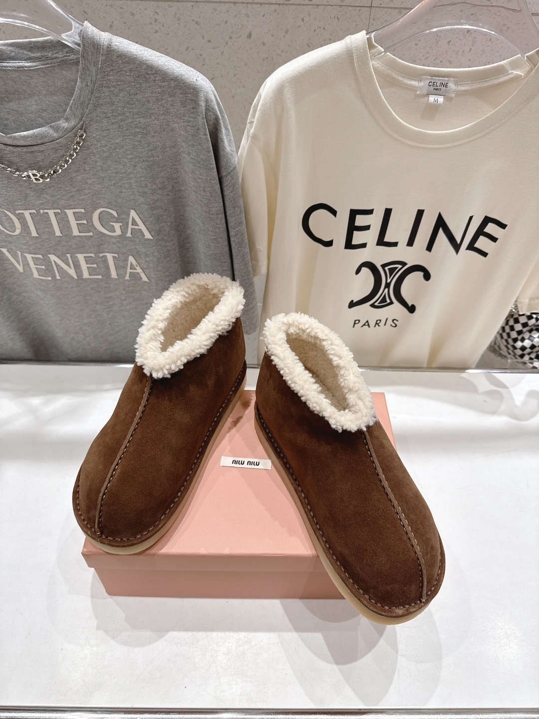 高版本出厂 MiuMiu/缪缪F033 2025ss秋冬走秀款·羊毛小短靴雪地靴毛毛鞋经常出现在各大时装