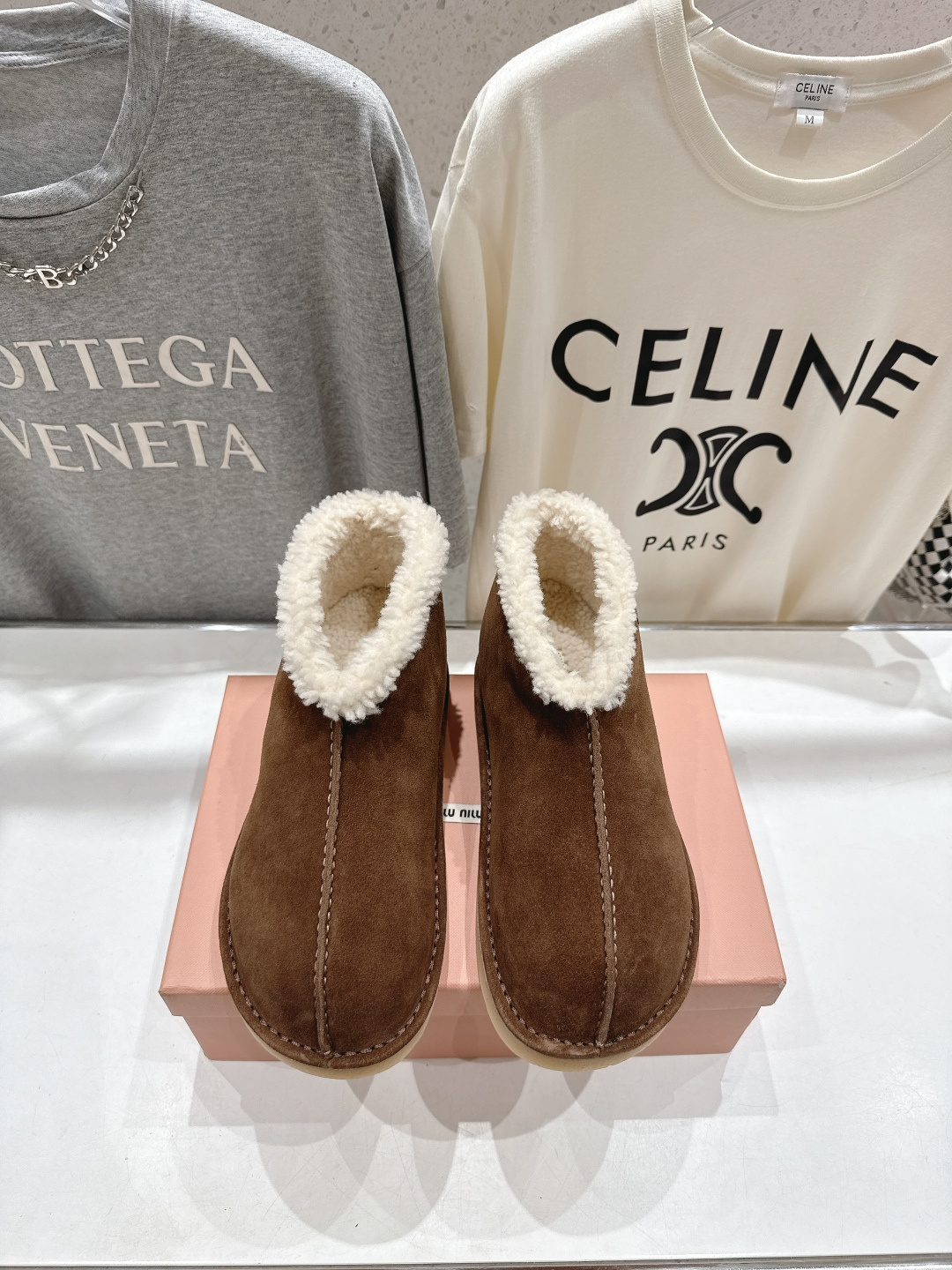 高版本出厂 MiuMiu/缪缪F033 2025ss秋冬走秀款·羊毛小短靴雪地靴毛毛鞋经常出现在各大时装