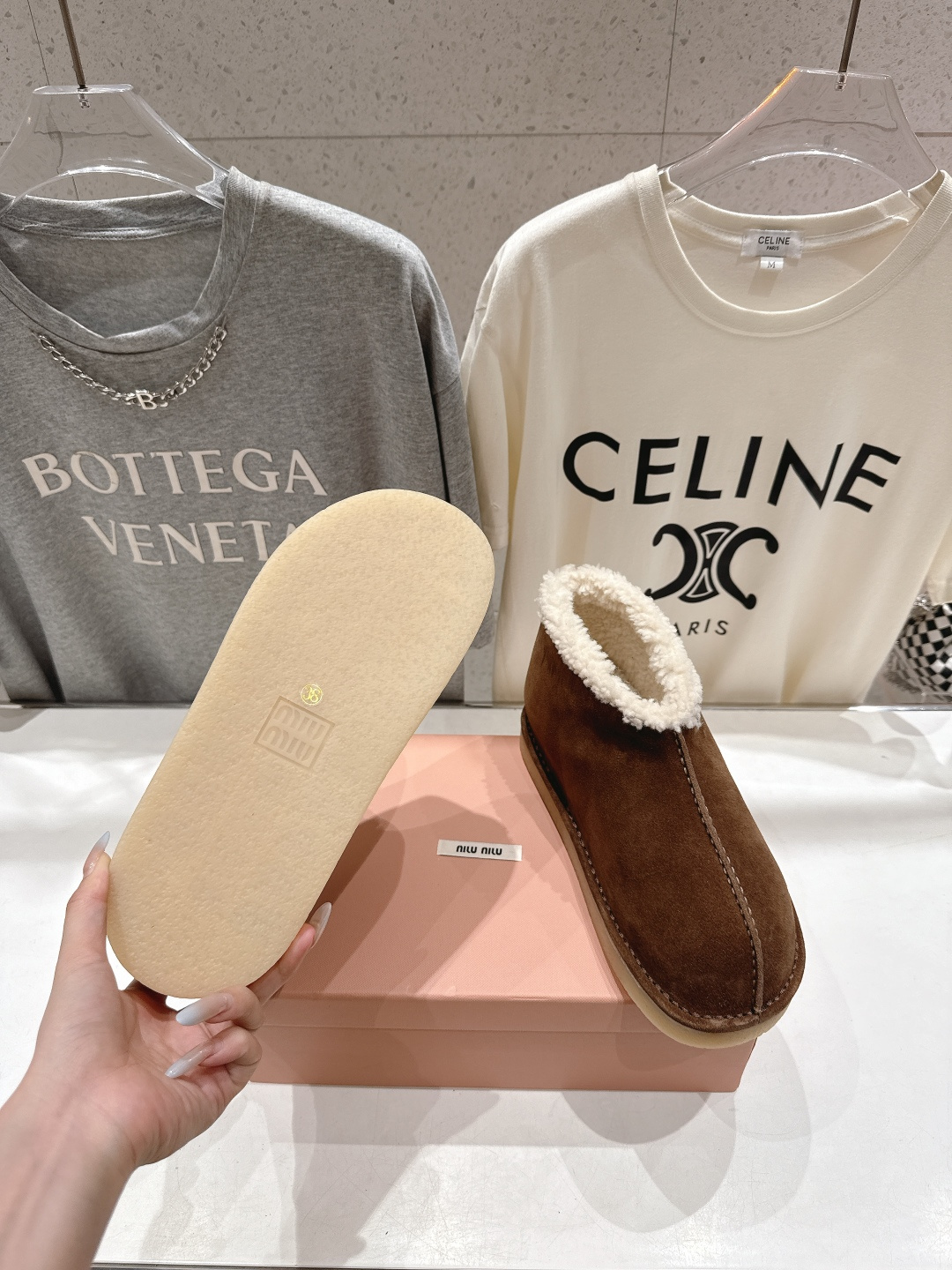 高版本出厂 MiuMiu/缪缪F033 2025ss秋冬走秀款·羊毛小短靴雪地靴毛毛鞋经常出现在各大时装