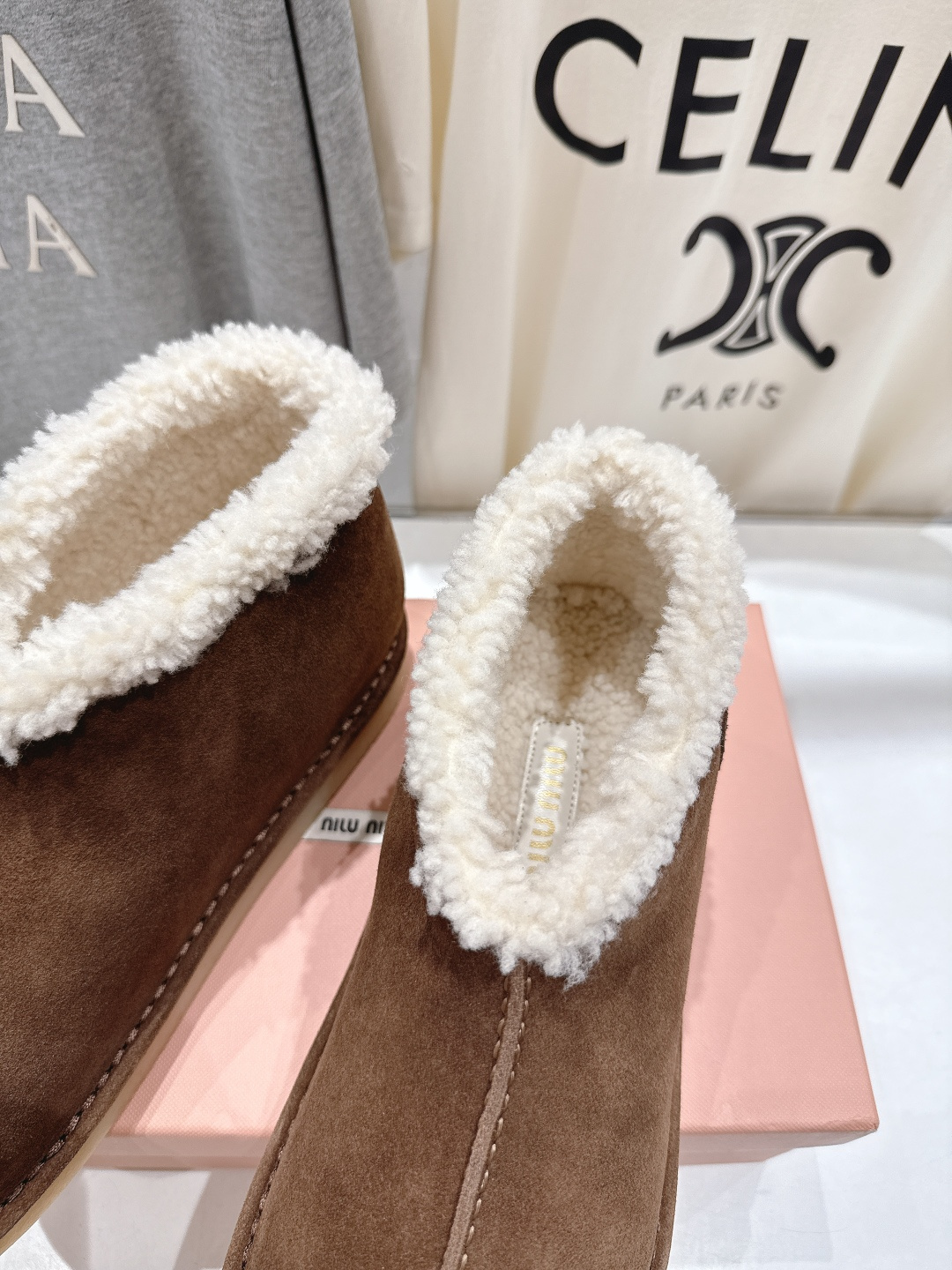 高版本出厂 MiuMiu/缪缪F033 2025ss秋冬走秀款·羊毛小短靴雪地靴毛毛鞋经常出现在各大时装