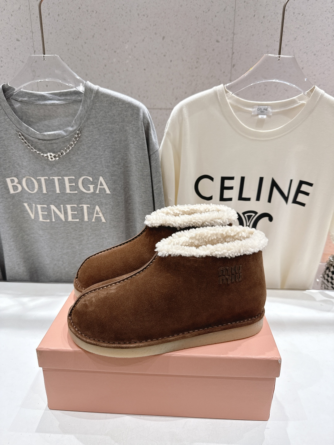 高版本出厂 MiuMiu/缪缪F033 2025ss秋冬走秀款·羊毛小短靴雪地靴毛毛鞋经常出现在各大时装