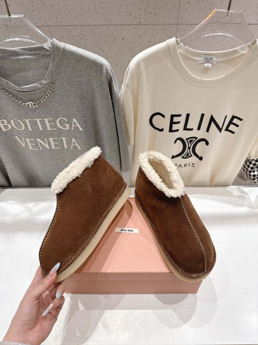 高版本出厂 MiuMiu/缪缪F033 2025ss秋冬走秀款·羊毛小短靴雪地靴毛毛鞋经常出现在各大时装