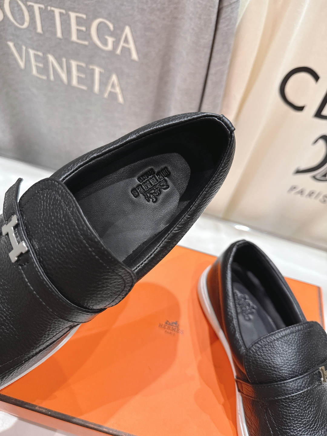 高版本出厂 男码+10 Hermes/爱马仕H家F056 2025ss新品情侣款休闲鞋乐福鞋经典休闲风格