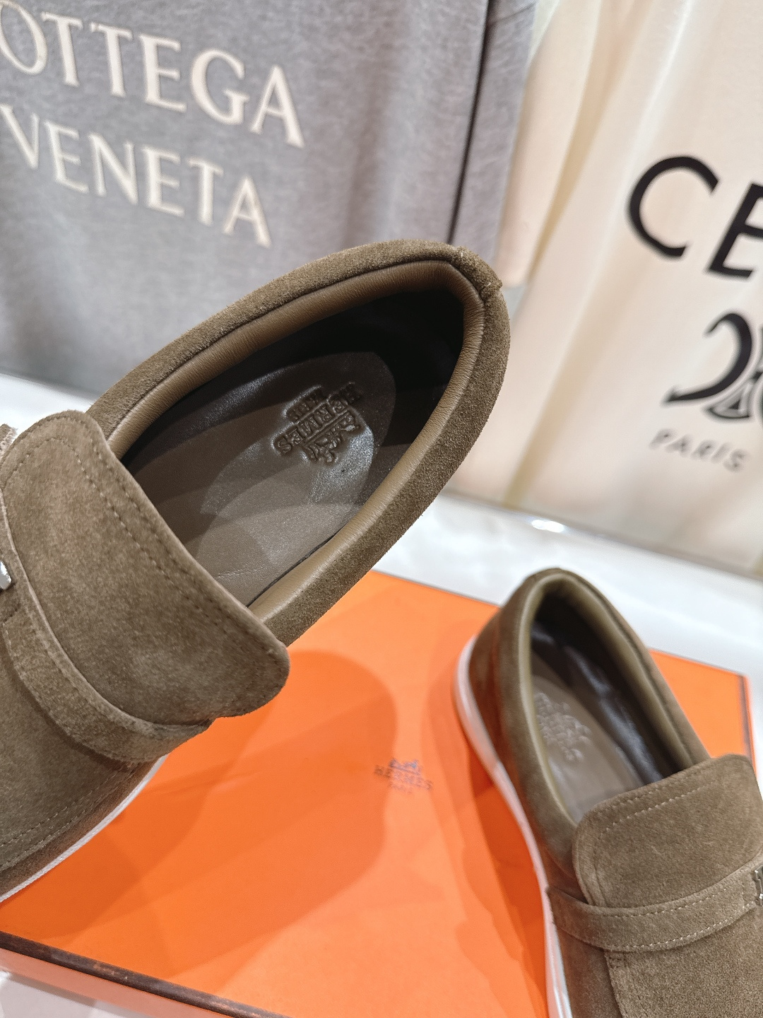 高版本出厂 男码+10 Hermes/爱马仕H家F056 2025ss新品情侣款休闲鞋乐福鞋经典休闲风格