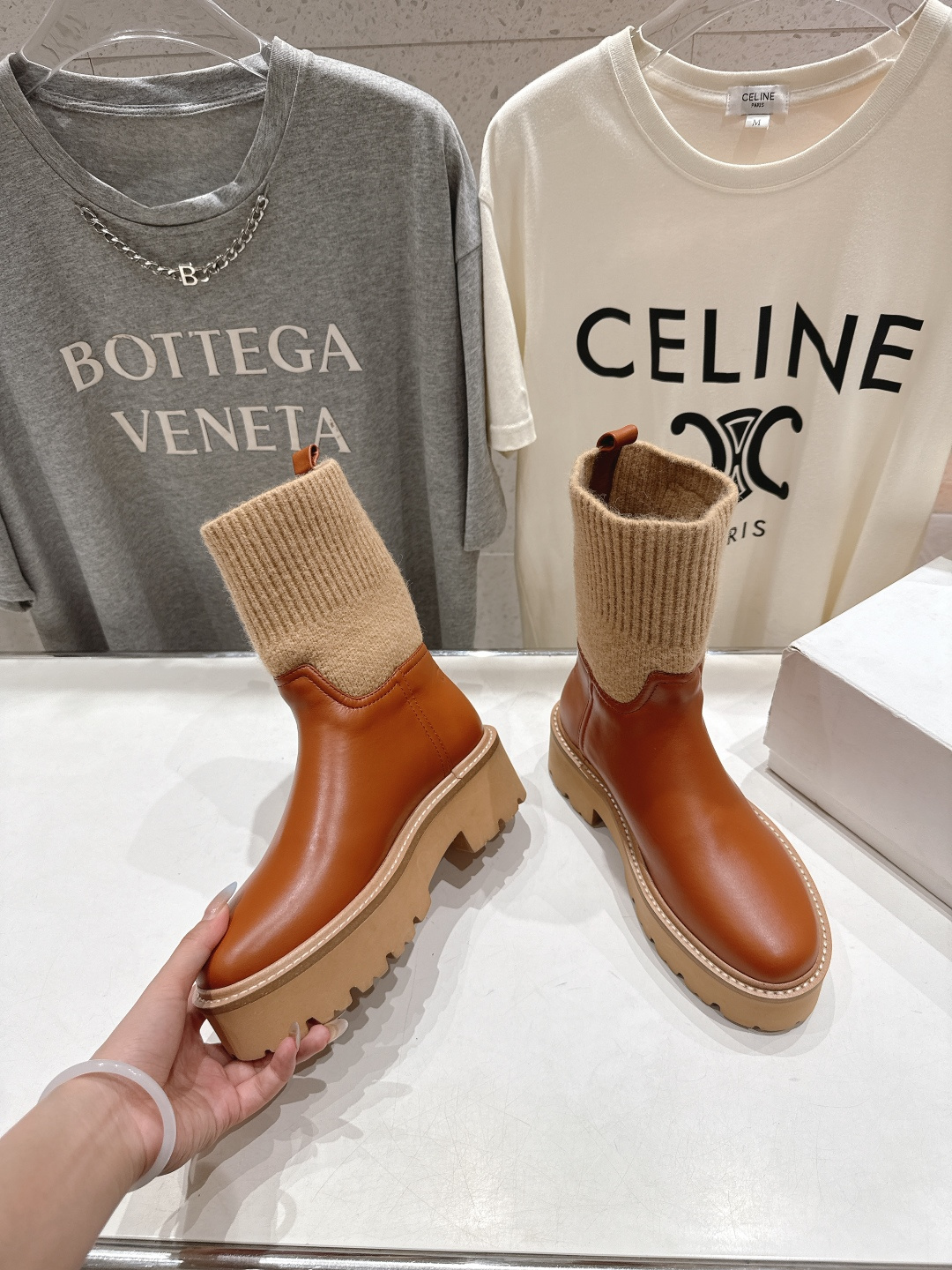 高版本出厂 Celine*赛琳F035 2025ss秋冬新款针织筒短靴，lisa同款超火复古凯旋门厚底短