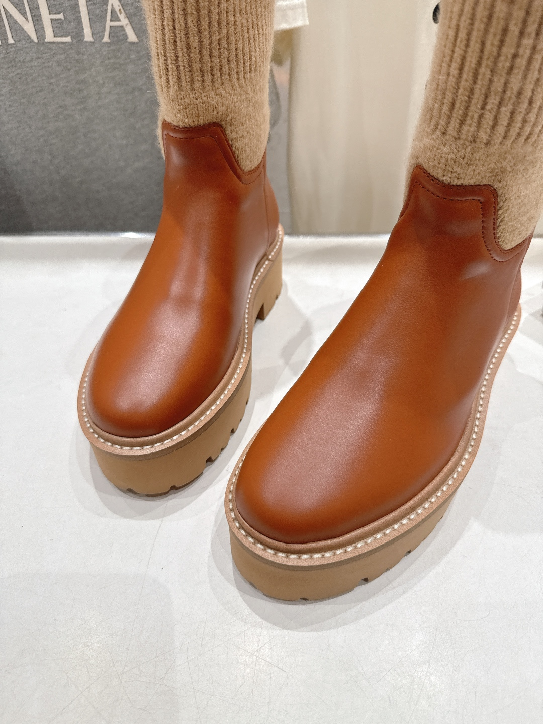 高版本出厂 Celine*赛琳F035 2025ss秋冬新款针织筒短靴，lisa同款超火复古凯旋门厚底短