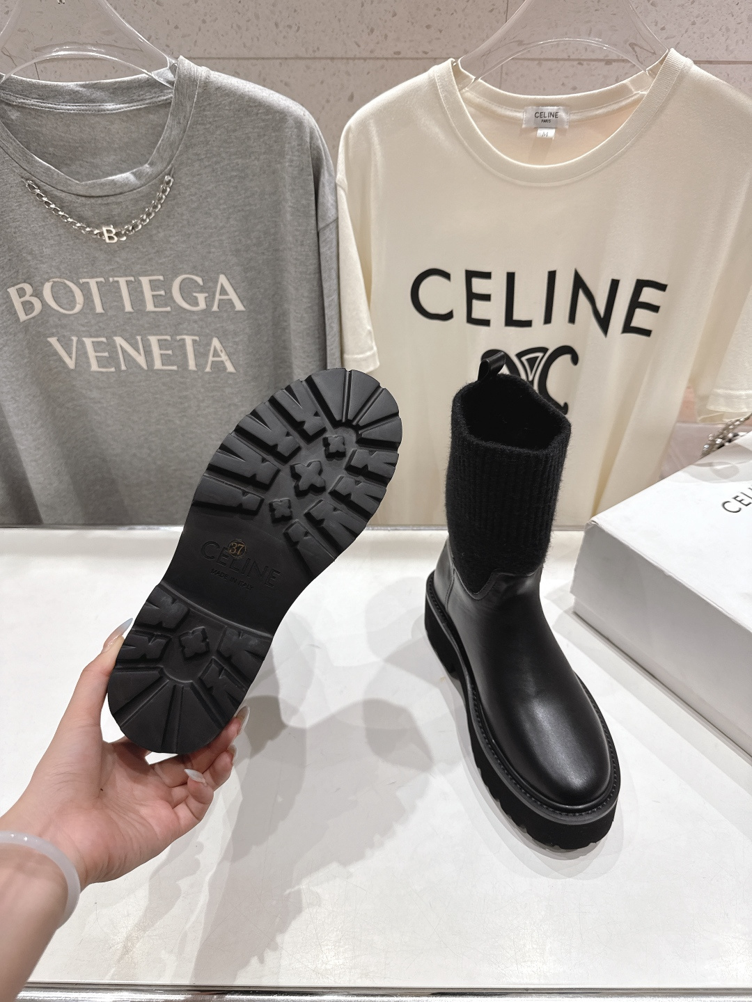 高版本出厂 Celine*赛琳F035 2025ss秋冬新款针织筒短靴，lisa同款超火复古凯旋门厚底短