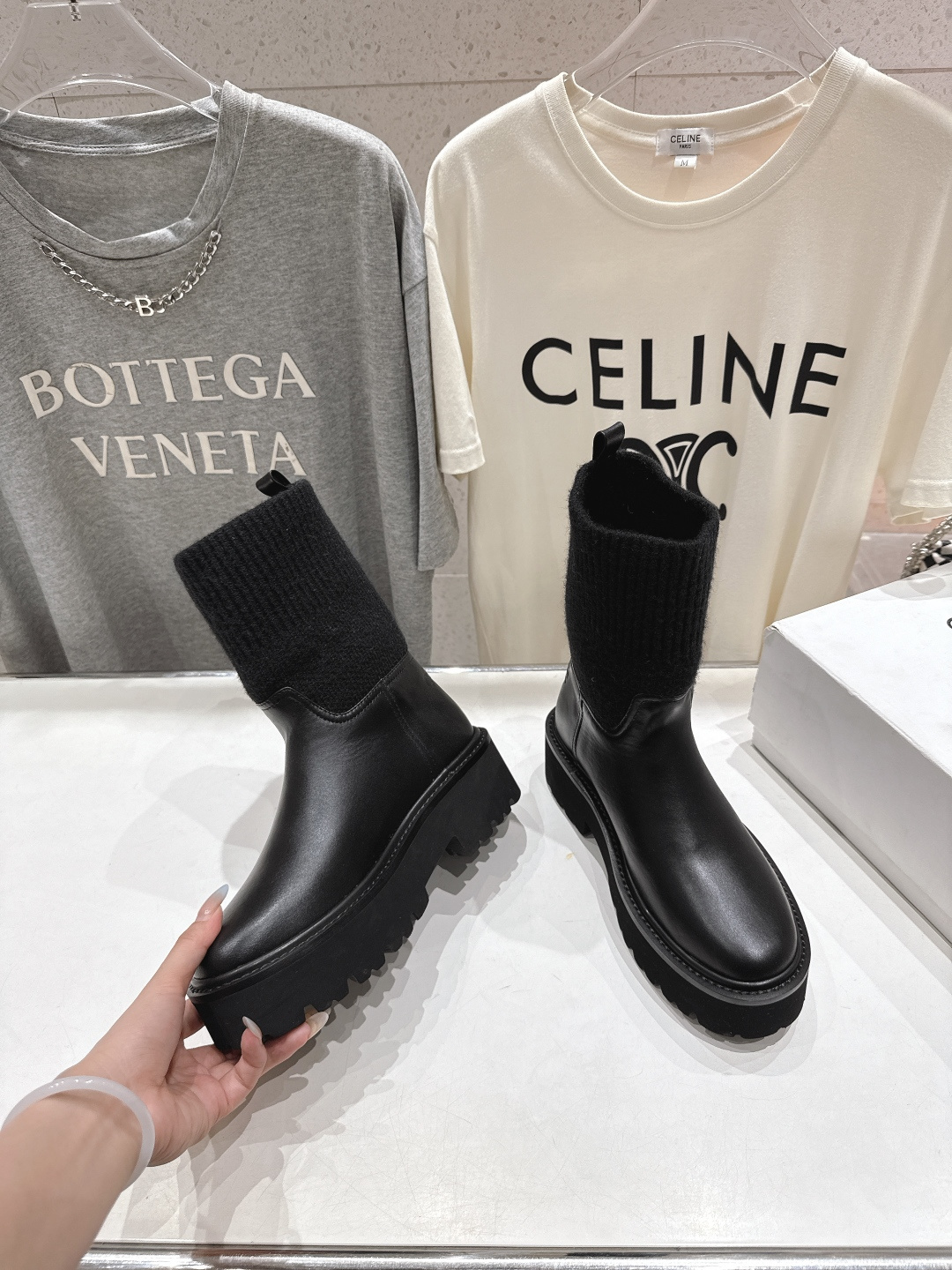 高版本出厂 Celine*赛琳F035 2025ss秋冬新款针织筒短靴，lisa同款超火复古凯旋门厚底短