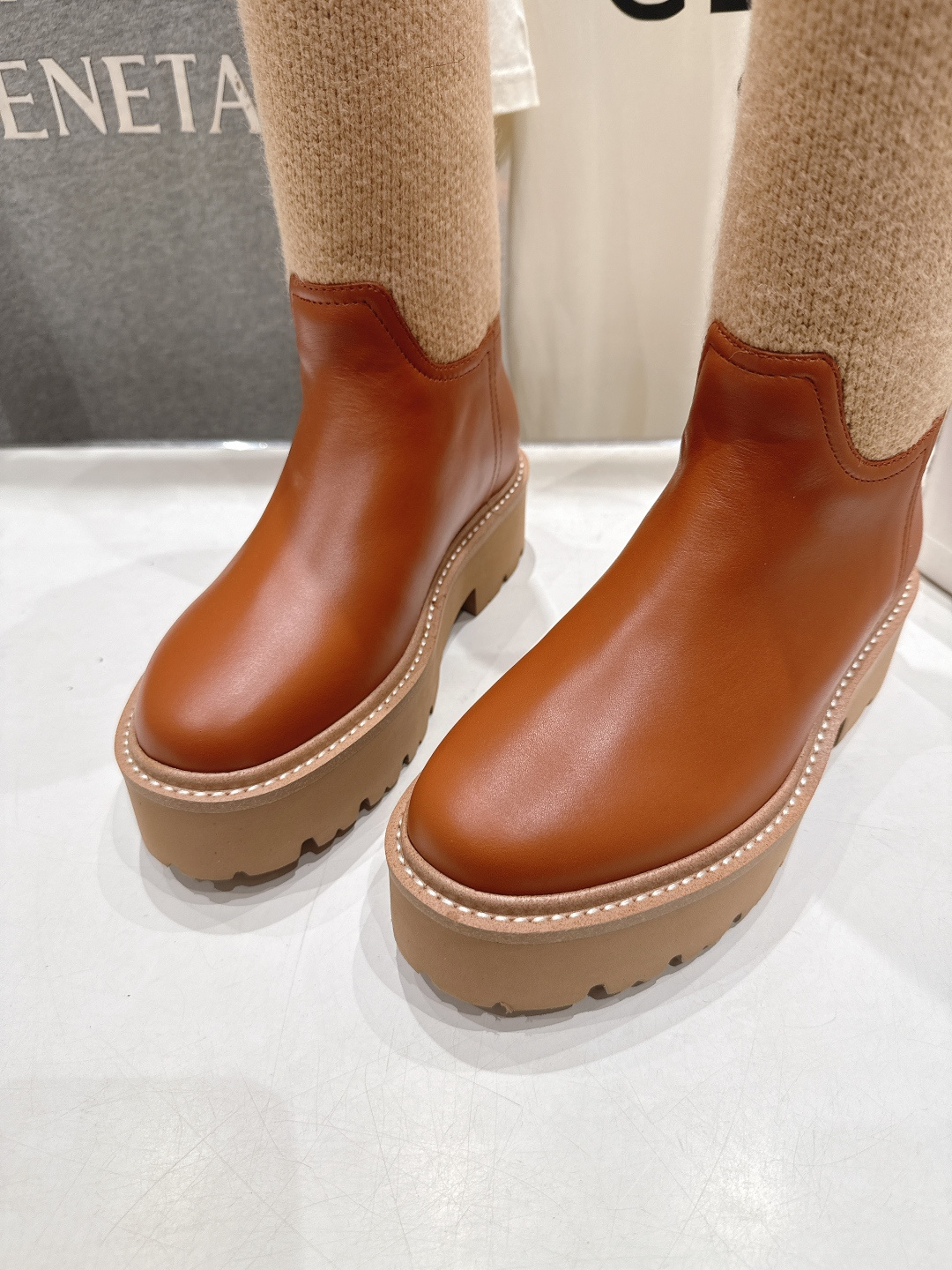 高版本出厂 Celine*赛琳F035 2025ss秋冬新款针织筒长靴，lisa同款超火复古凯旋门厚底长