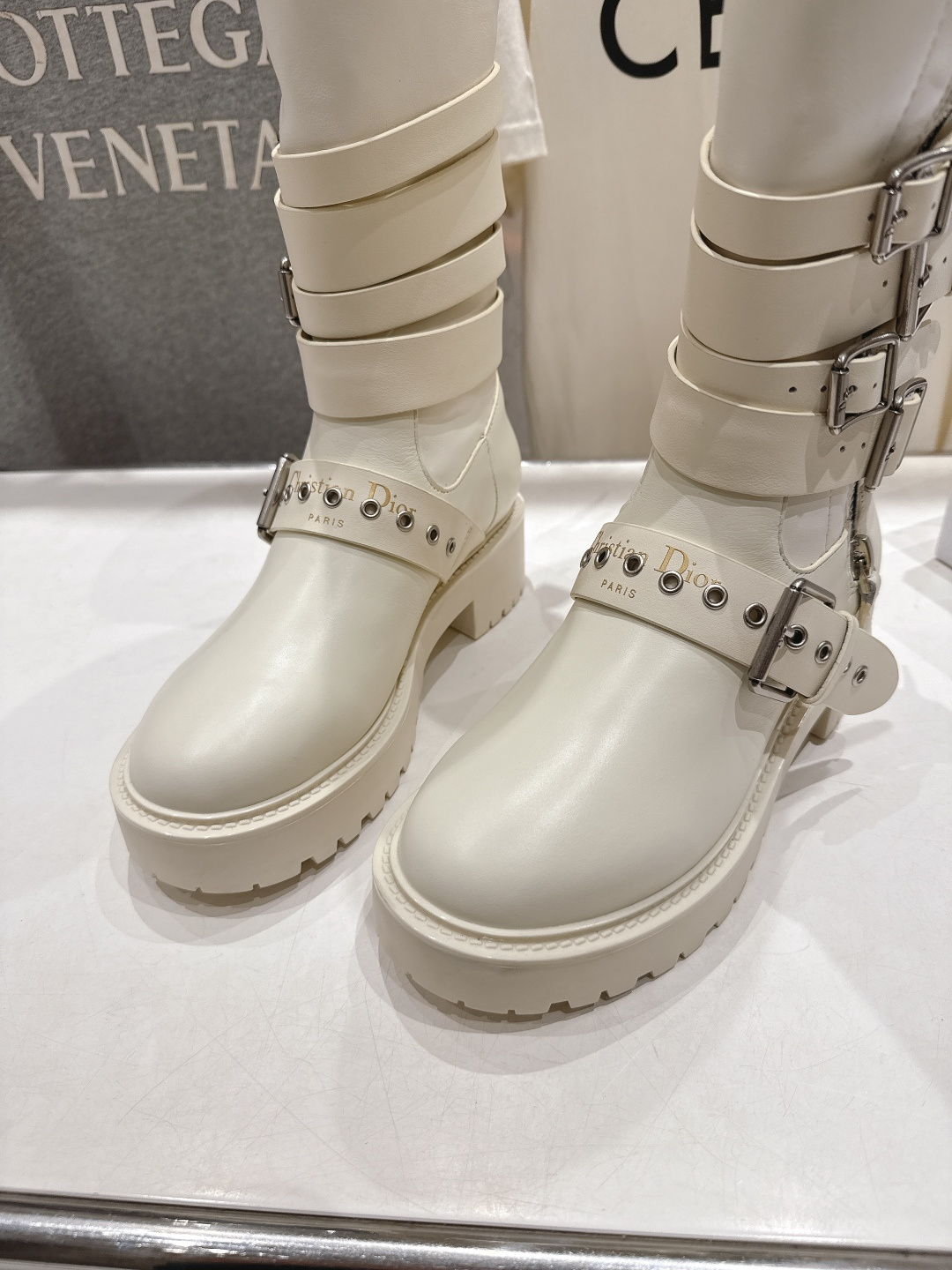 高版本出厂 Dior/迪奥D家F019 2025ss秋冬新品布洛克长靴，经久不衰的马丁靴造型，彰显经典设