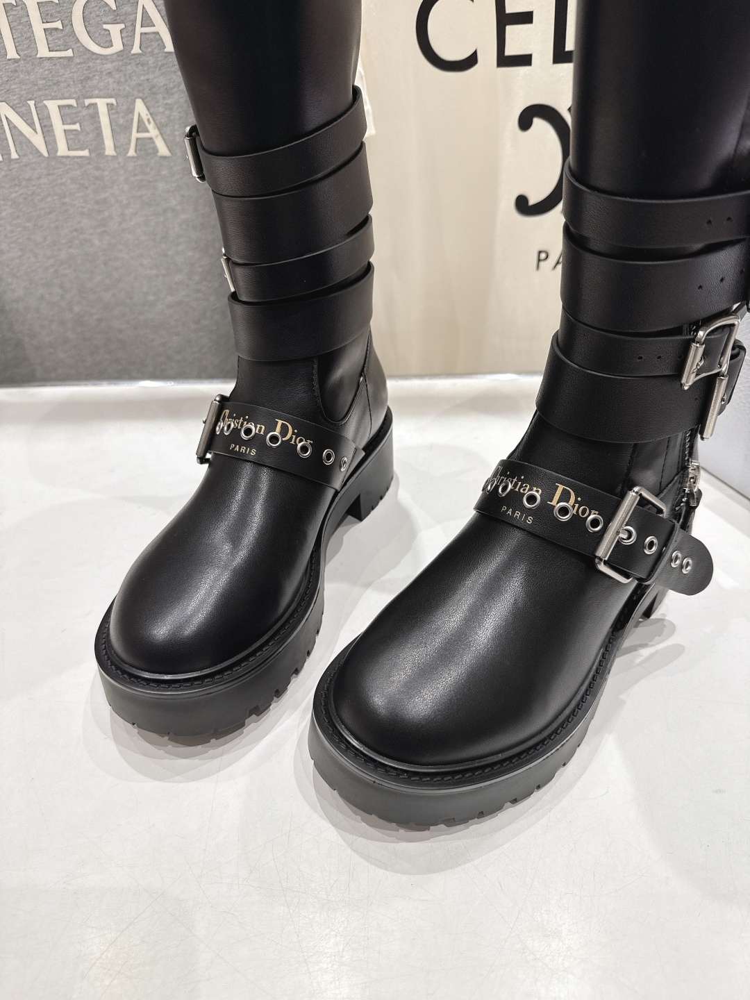 高版本出厂 Dior/迪奥D家F019 2025ss秋冬新品布洛克长靴，经久不衰的马丁靴造型，彰显经典设