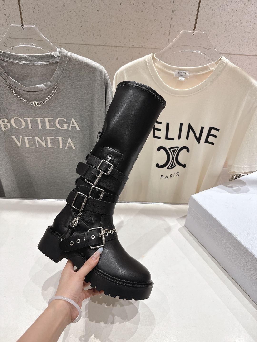 高版本出厂 Dior/迪奥D家F019 2025ss秋冬新品布洛克长靴，经久不衰的马丁靴造型，彰显经典设