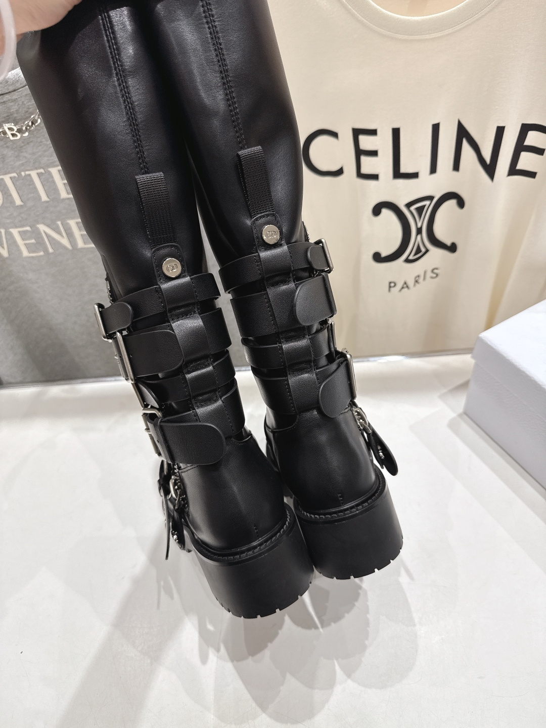 高版本出厂 Dior/迪奥D家F019 2025ss秋冬新品布洛克长靴，经久不衰的马丁靴造型，彰显经典设