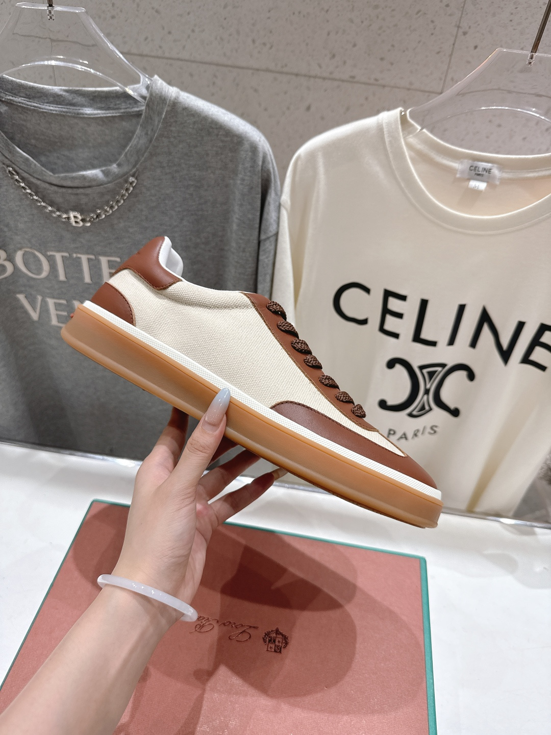 高版本出厂 情侣款 Lss新品新色发售Loro Piana(官网同款) 经典系带休闲鞋 简约时尚，鞋面采