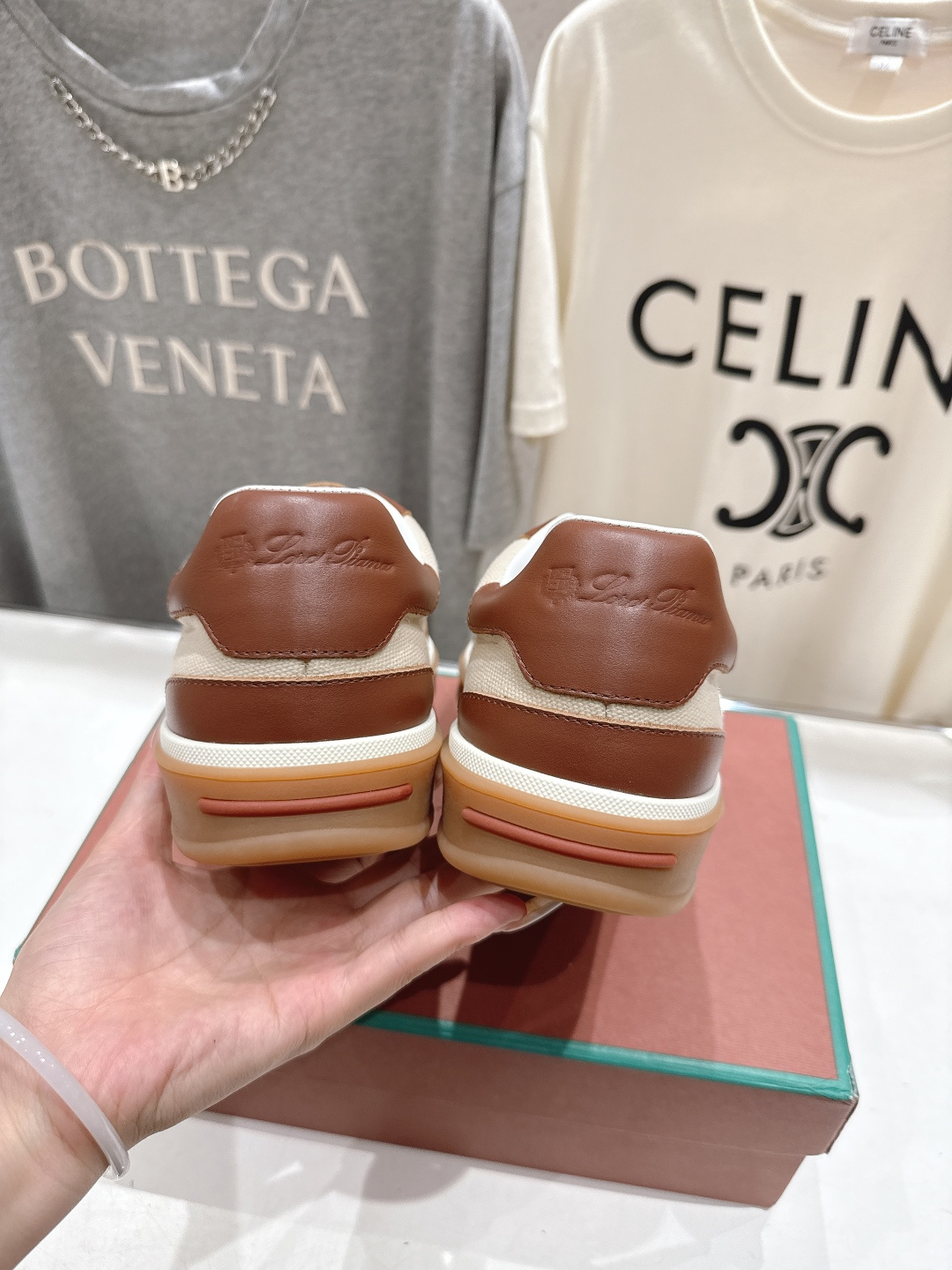 高版本出厂 情侣款 Lss新品新色发售Loro Piana(官网同款) 经典系带休闲鞋 简约时尚，鞋面采