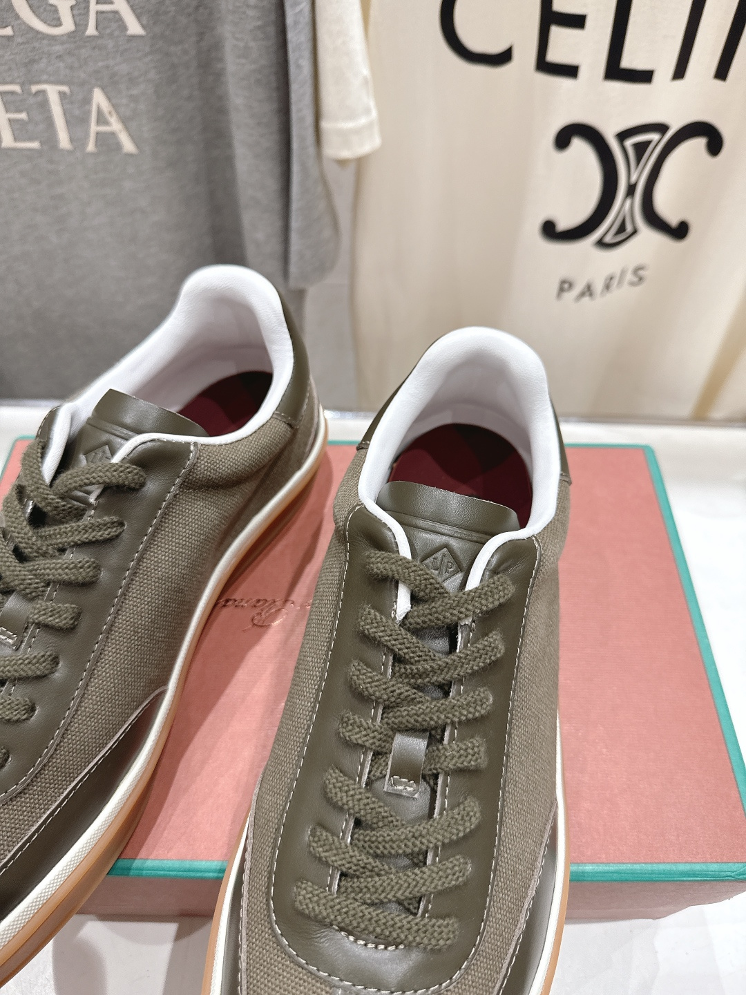 高版本出厂 情侣款 Lss新品新色发售Loro Piana(官网同款) 经典系带休闲鞋 简约时尚，鞋面采