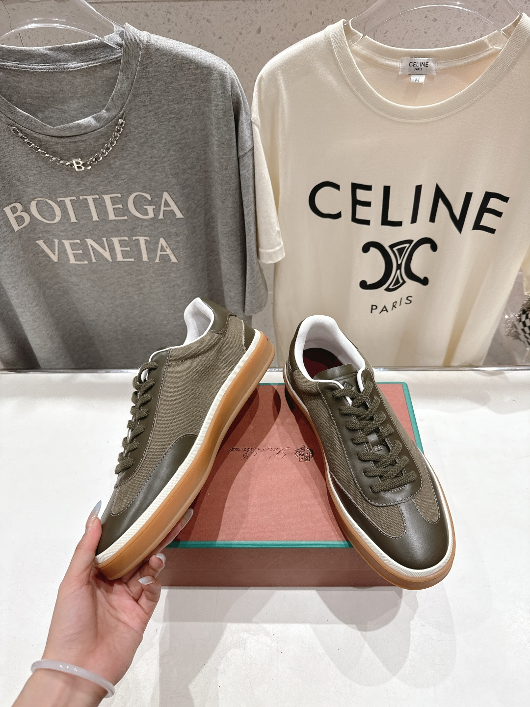 高版本出厂 情侣款 Lss新品新色发售Loro Piana(官网同款) 经典系带休闲鞋 简约时尚，鞋面采