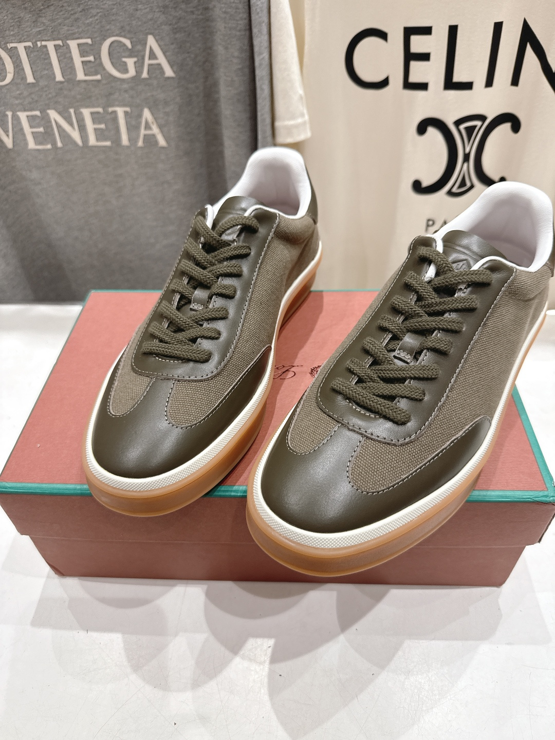 高版本出厂 情侣款 Lss新品新色发售Loro Piana(官网同款) 经典系带休闲鞋 简约时尚，鞋面采