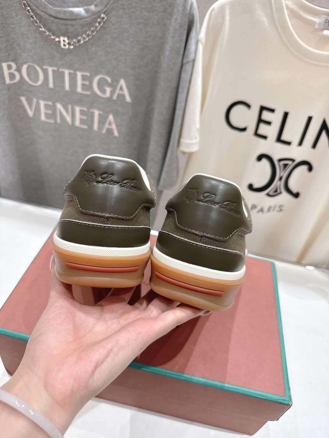 高版本出厂 情侣款 Lss新品新色发售Loro Piana(官网同款) 经典系带休闲鞋 简约时尚，鞋面采