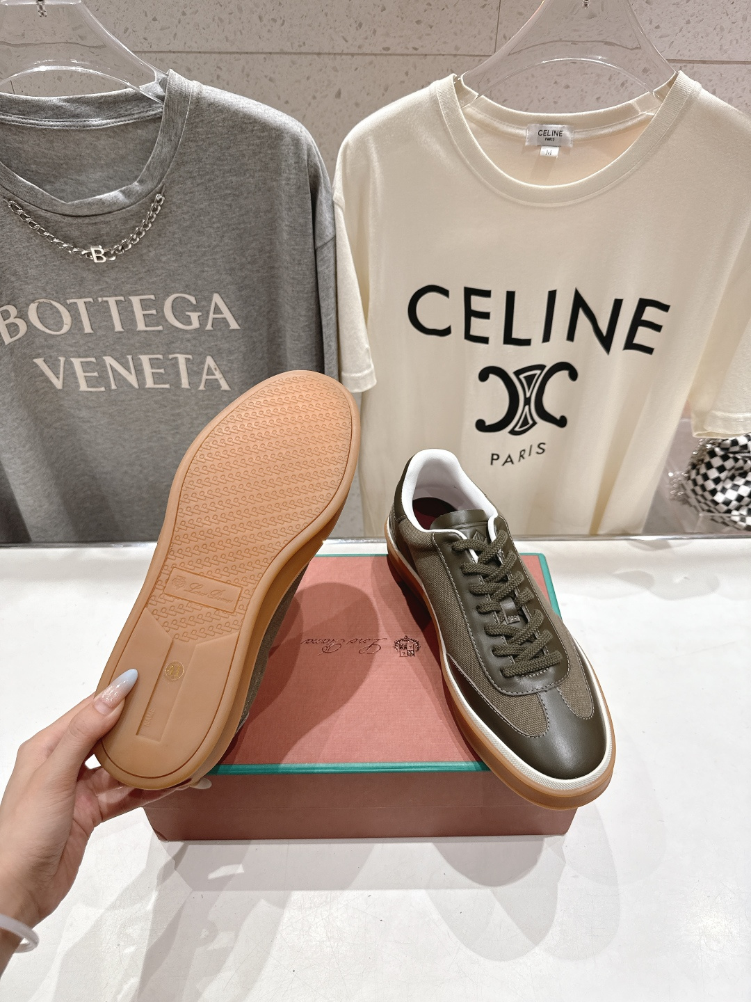 高版本出厂 情侣款 Lss新品新色发售Loro Piana(官网同款) 经典系带休闲鞋 简约时尚，鞋面采