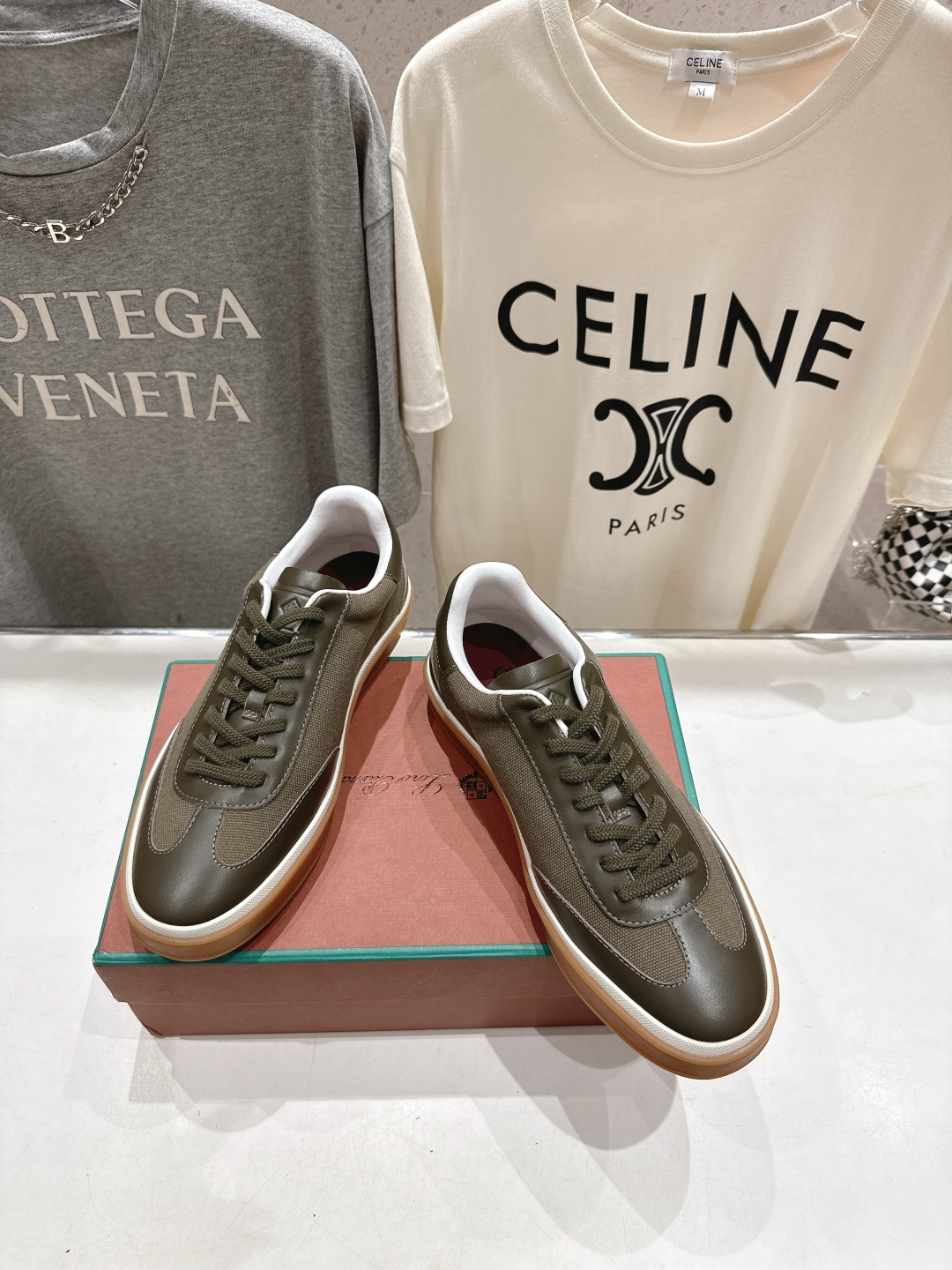 高版本出厂 情侣款 Lss新品新色发售Loro Piana(官网同款) 经典系带休闲鞋 简约时尚，鞋面采