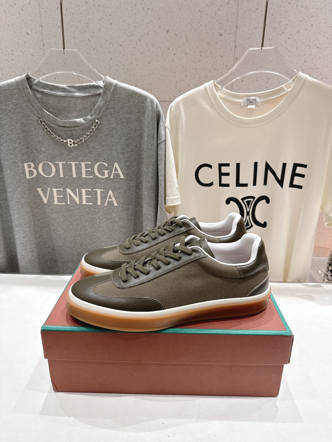 高版本出厂 情侣款 Lss新品新色发售Loro Piana(官网同款) 经典系带休闲鞋 简约时尚，鞋面采