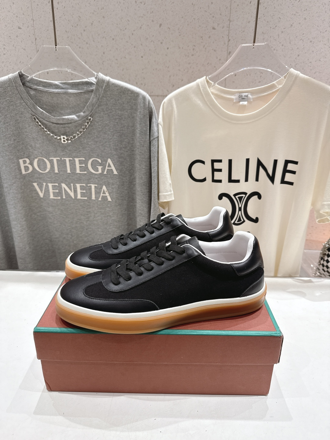 高版本出厂 情侣款 Lss新品新色发售Loro Piana(官网同款) 经典系带休闲鞋 简约时尚，鞋面采