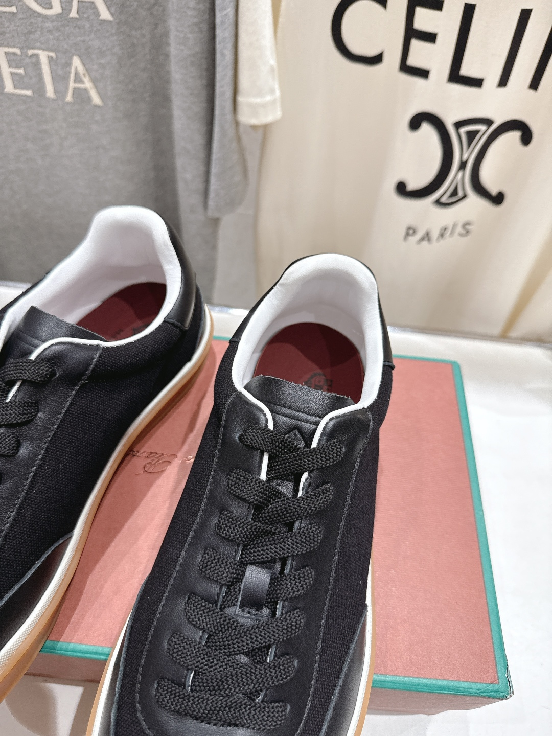 高版本出厂 情侣款 Lss新品新色发售Loro Piana(官网同款) 经典系带休闲鞋 简约时尚，鞋面采