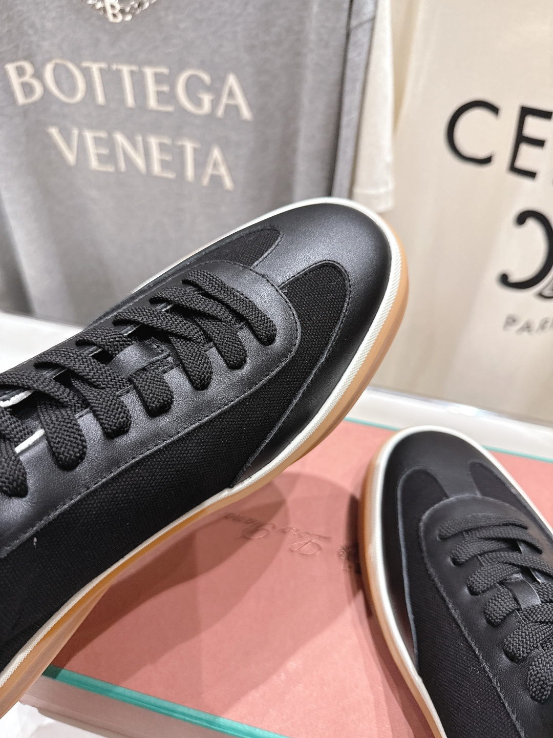 高版本出厂 情侣款 Lss新品新色发售Loro Piana(官网同款) 经典系带休闲鞋 简约时尚，鞋面采