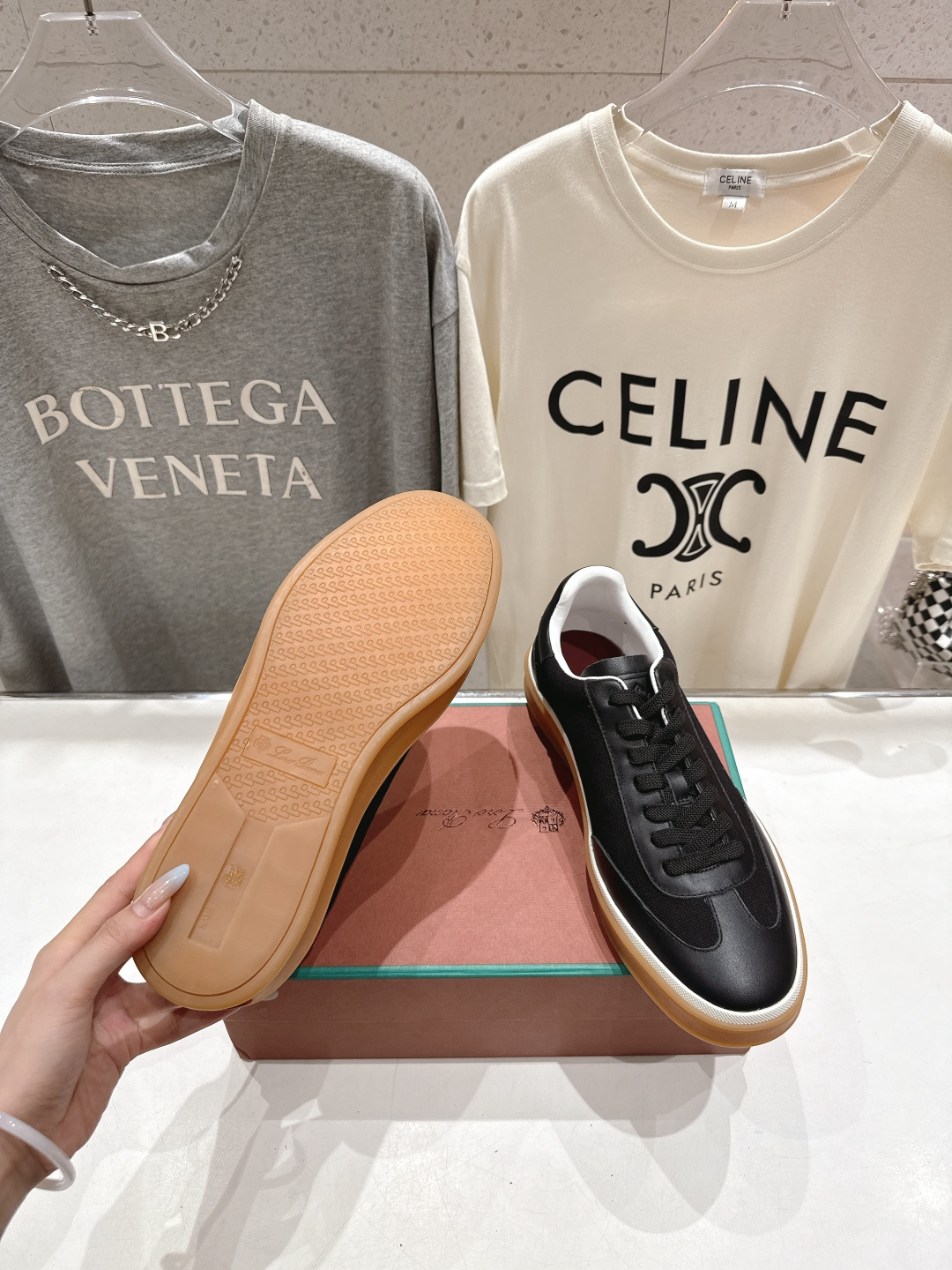 高版本出厂 情侣款 Lss新品新色发售Loro Piana(官网同款) 经典系带休闲鞋 简约时尚，鞋面采