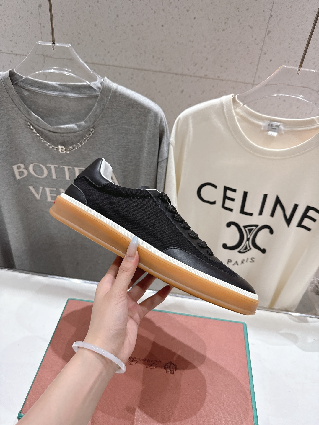 高版本出厂 情侣款 Lss新品新色发售Loro Piana(官网同款) 经典系带休闲鞋 简约时尚，鞋面采