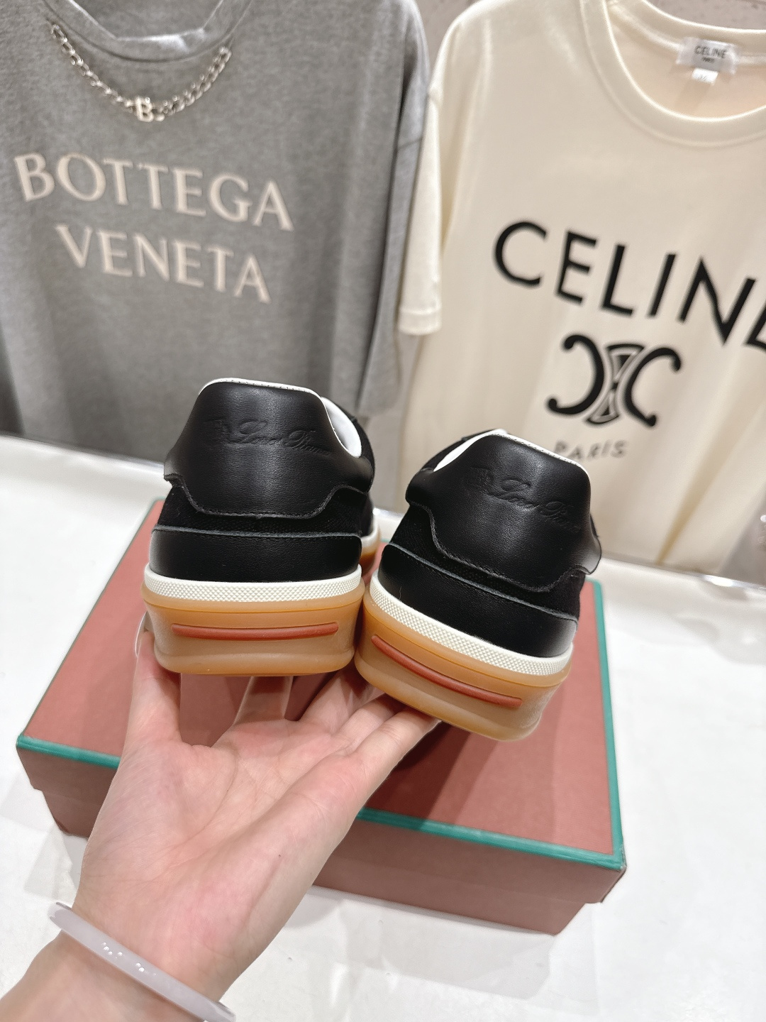 高版本出厂 情侣款 Lss新品新色发售Loro Piana(官网同款) 经典系带休闲鞋 简约时尚，鞋面采