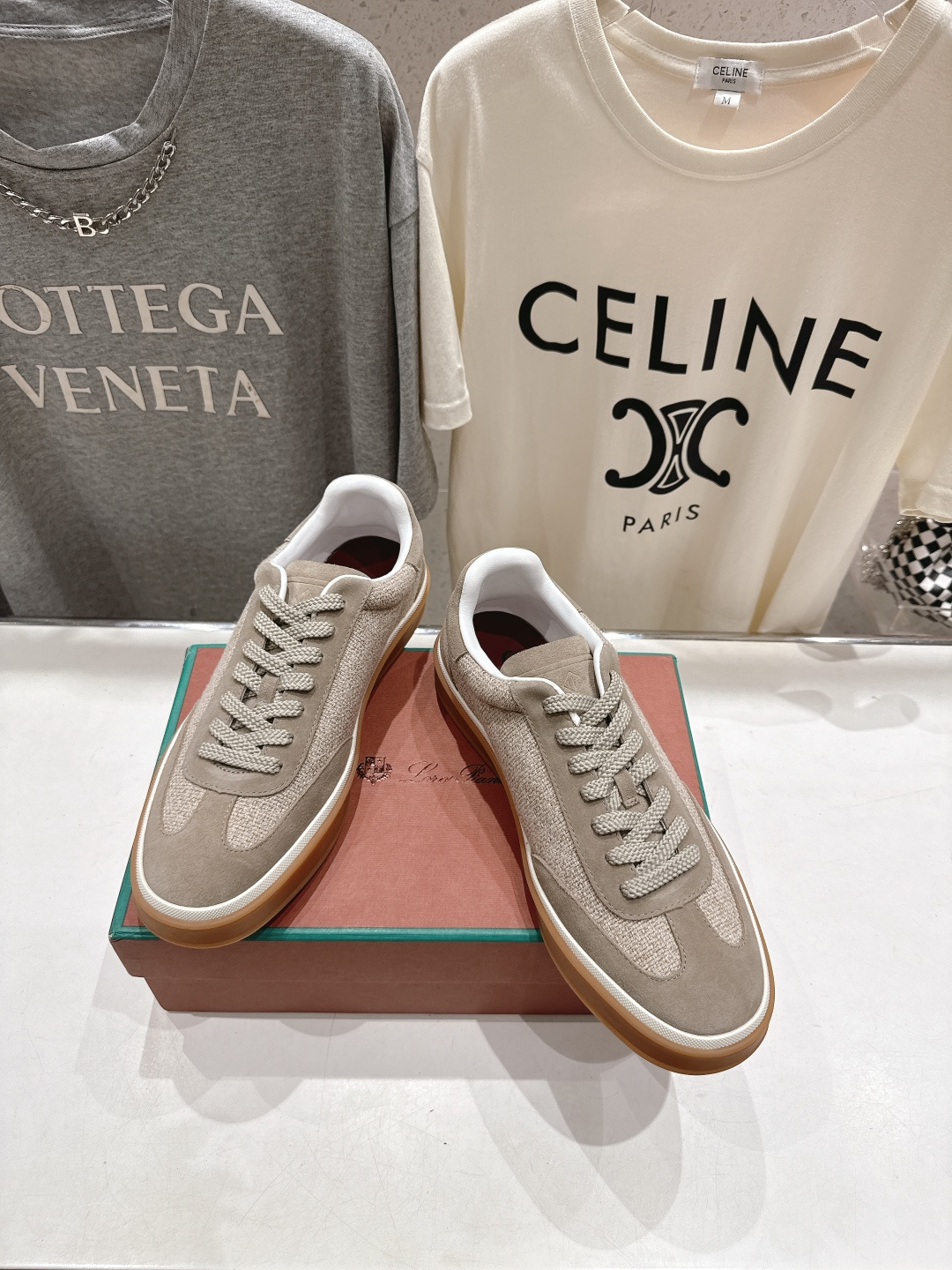 高版本出厂 情侣款 Lss新品新色发售Loro Piana(官网同款) 经典系带休闲鞋 简约时尚，鞋面采