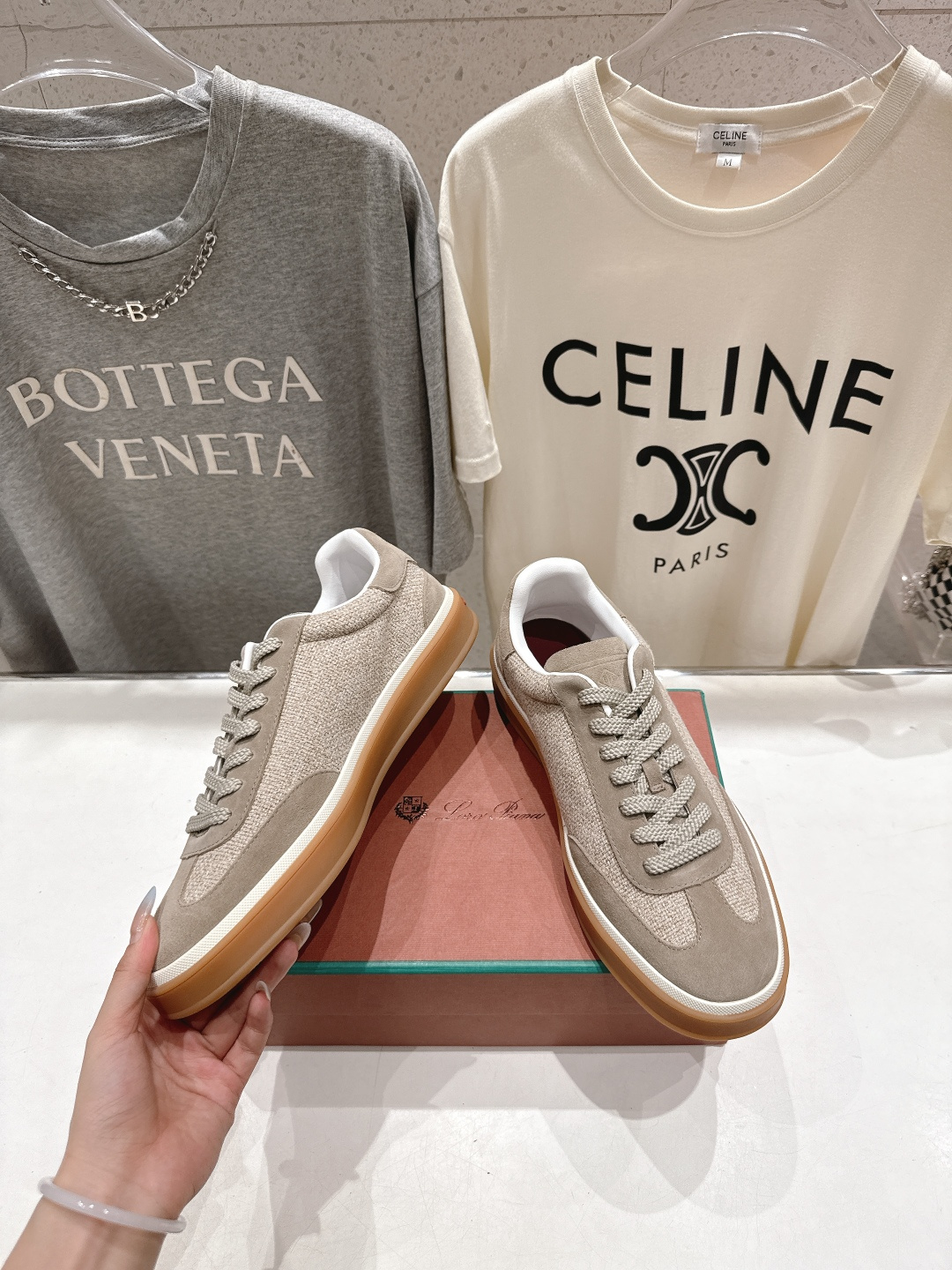 高版本出厂 情侣款 Lss新品新色发售Loro Piana(官网同款) 经典系带休闲鞋 简约时尚，鞋面采