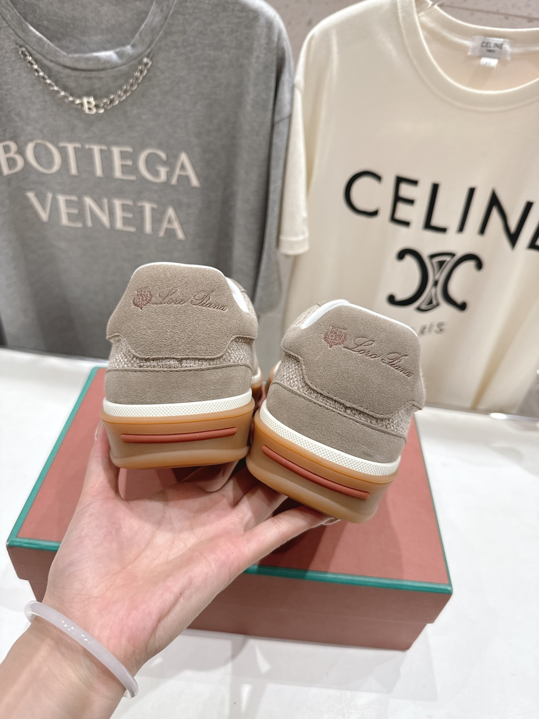 高版本出厂 情侣款 Lss新品新色发售Loro Piana(官网同款) 经典系带休闲鞋 简约时尚，鞋面采