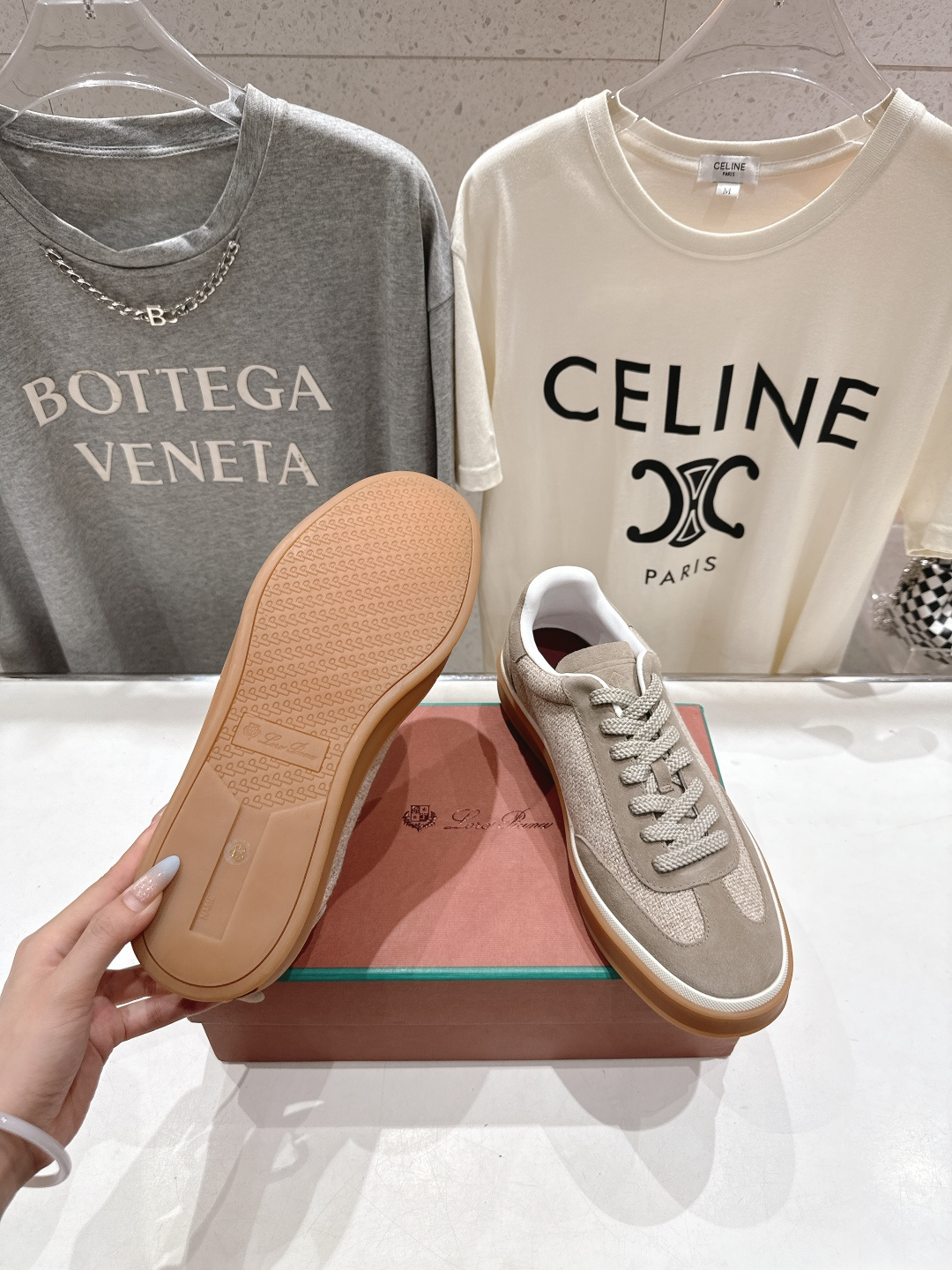 高版本出厂 情侣款 Lss新品新色发售Loro Piana(官网同款) 经典系带休闲鞋 简约时尚，鞋面采