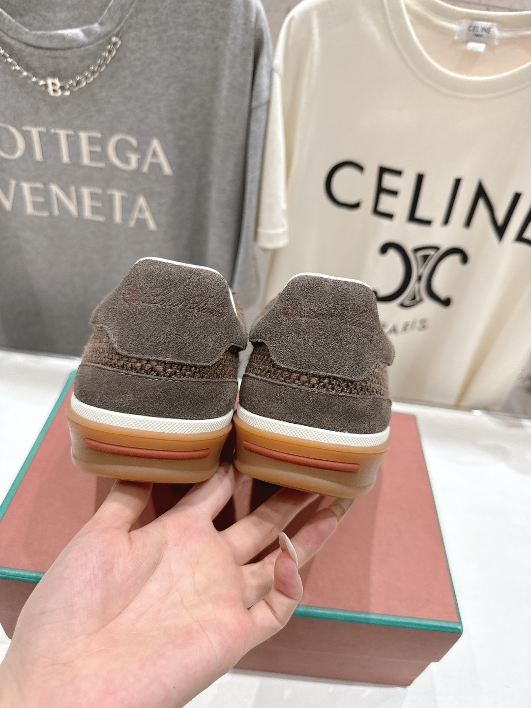 高版本出厂 情侣款 Lss新品新色发售Loro Piana(官网同款) 经典系带休闲鞋 简约时尚，鞋面采