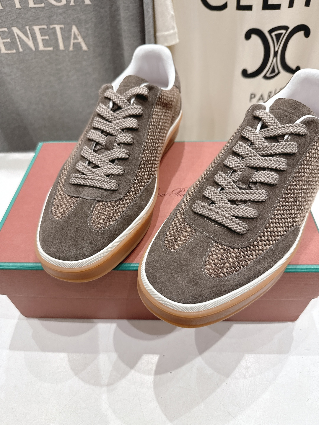 高版本出厂 情侣款 Lss新品新色发售Loro Piana(官网同款) 经典系带休闲鞋 简约时尚，鞋面采