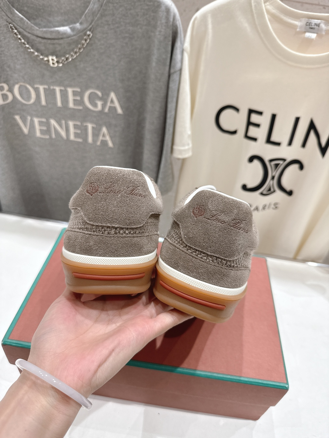 高版本出厂 情侣款 Lss新品新色发售Loro Piana(官网同款) 经典系带休闲鞋 简约时尚，鞋面采