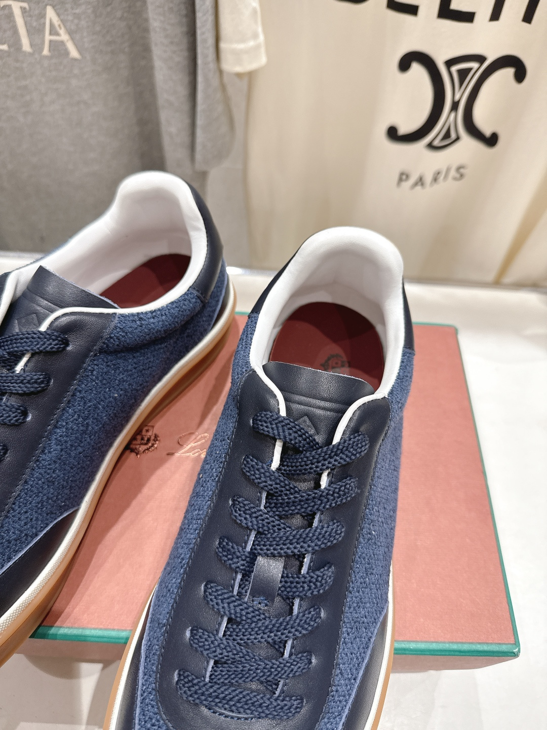 高版本出厂 情侣款 Lss新品新色发售Loro Piana(官网同款) 经典系带休闲鞋 简约时尚，鞋面采